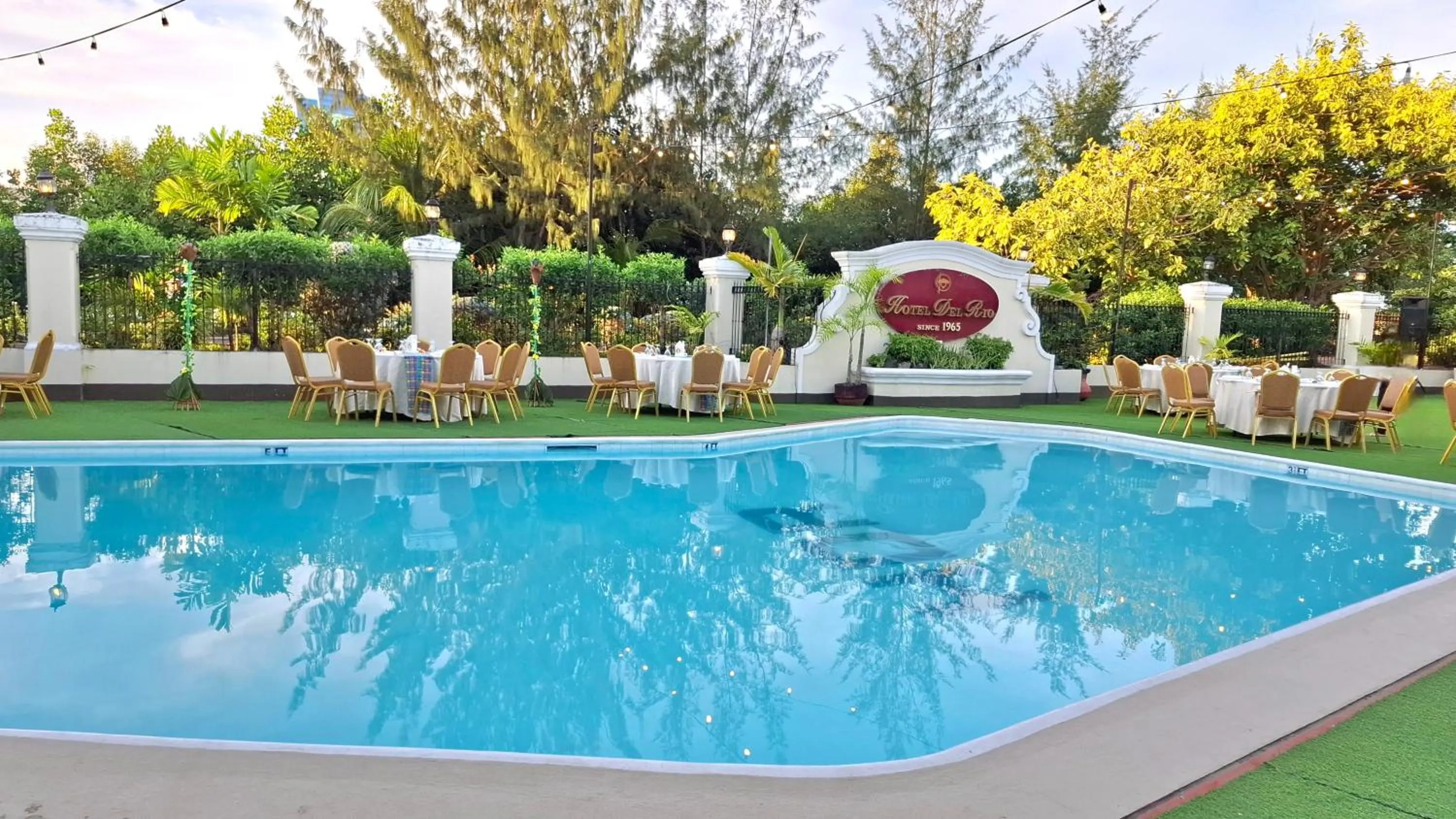 Swimming pool in Hotel Del Rio