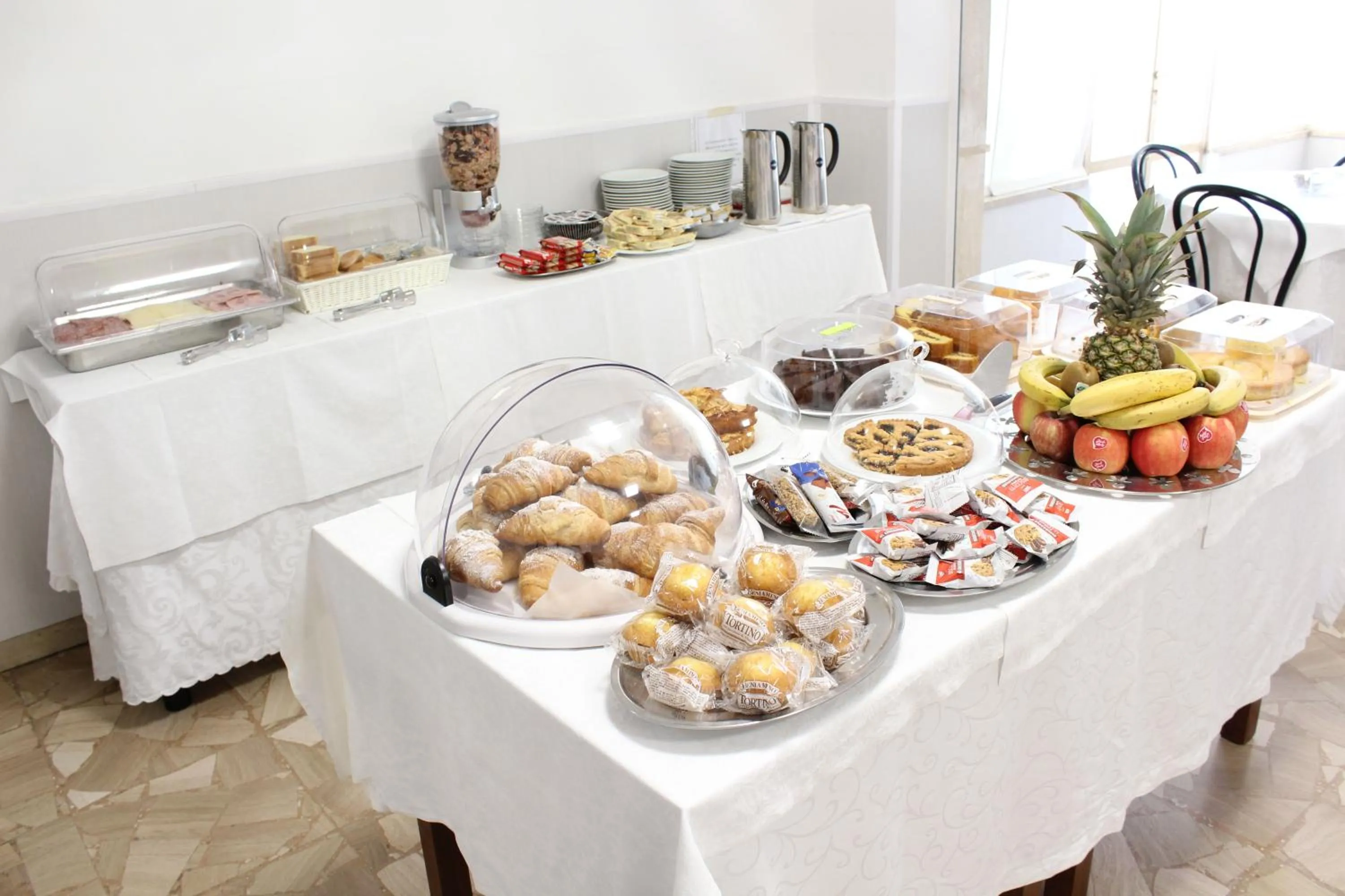 Buffet breakfast in Hotel Luca