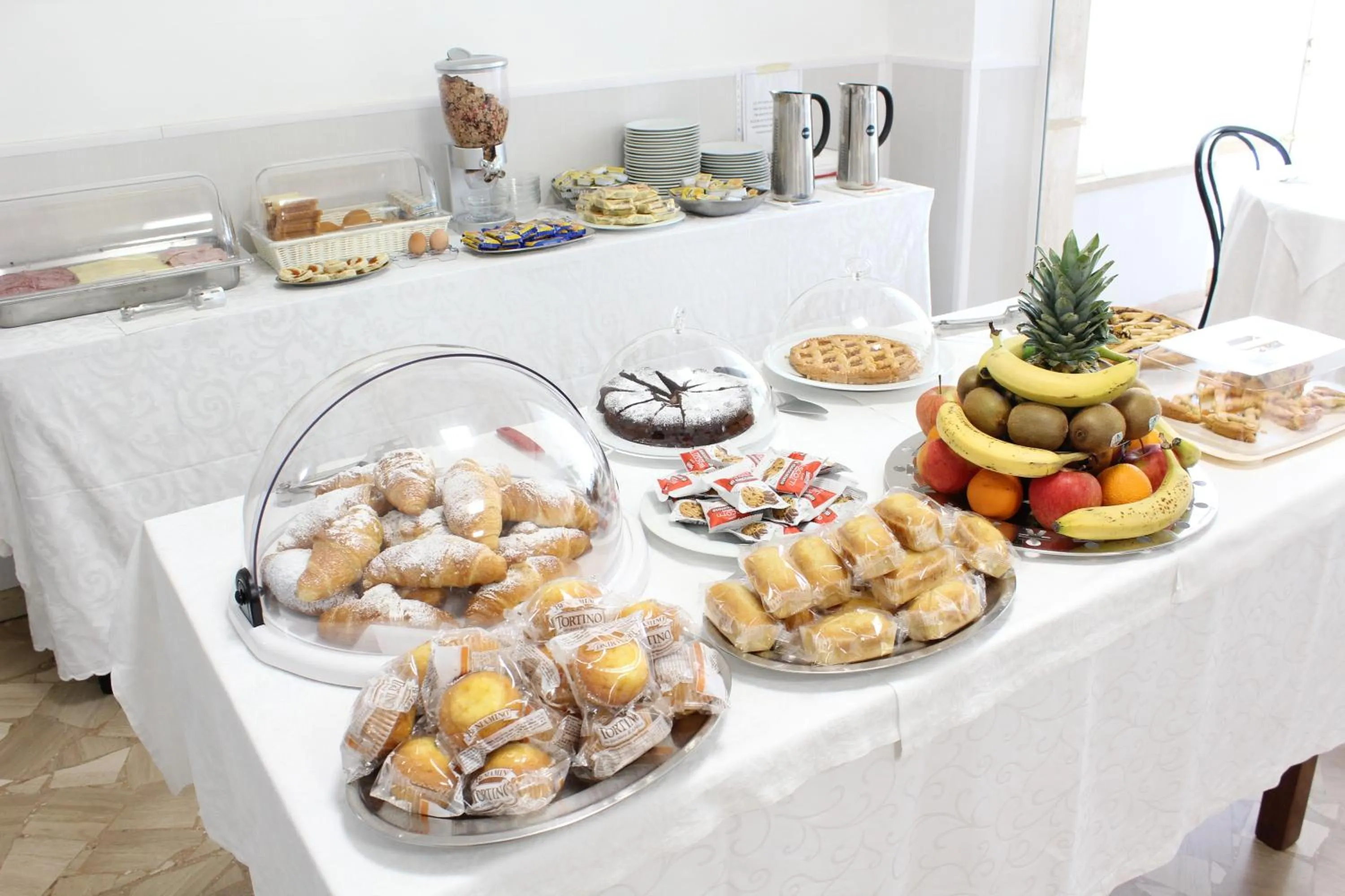 Buffet breakfast in Hotel Luca