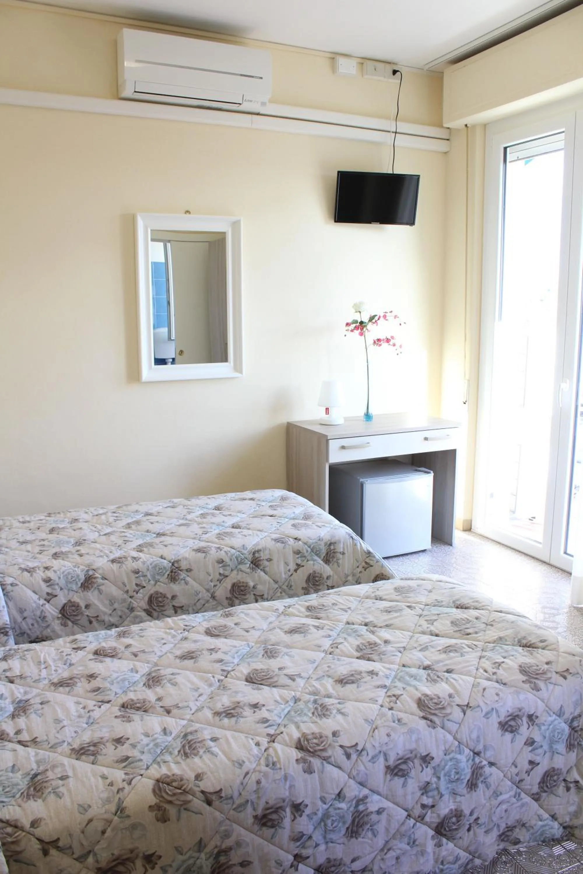 Photo of the whole room in Hotel Luca