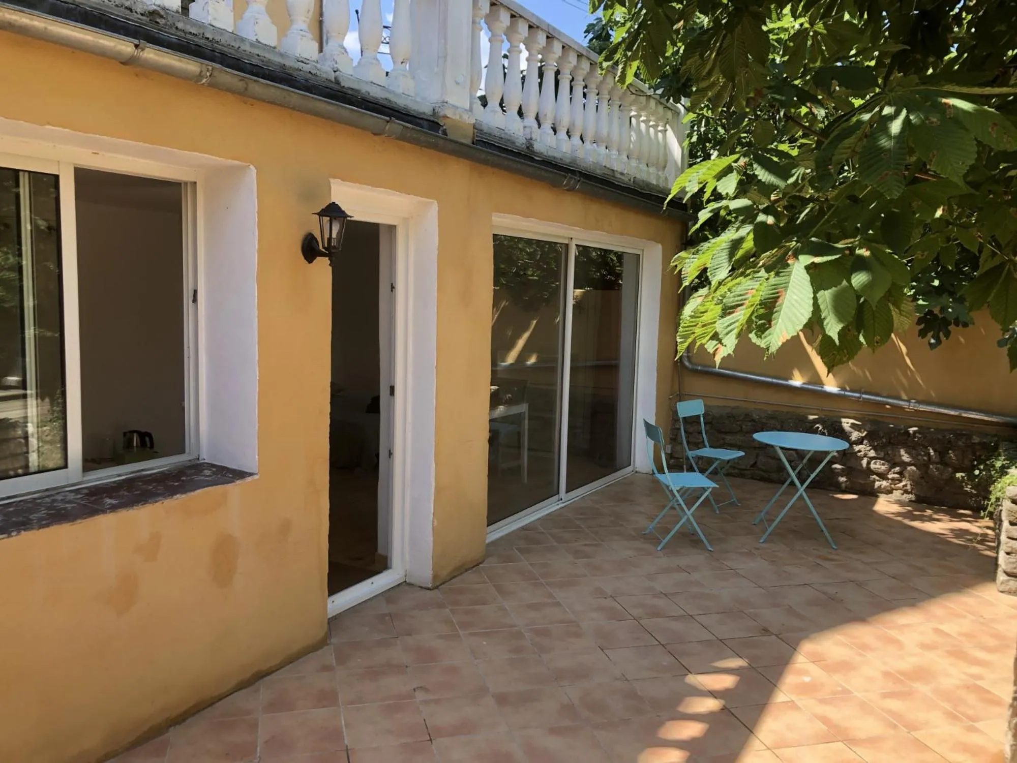 Facade/entrance in 1001 Ocres