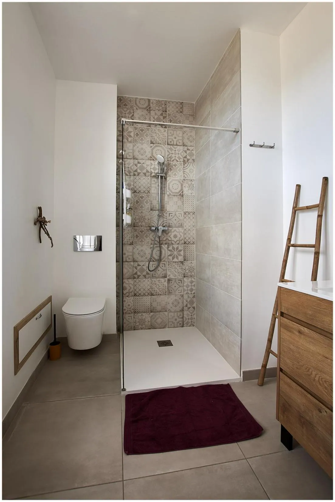 Toilet in 1001 Ocres