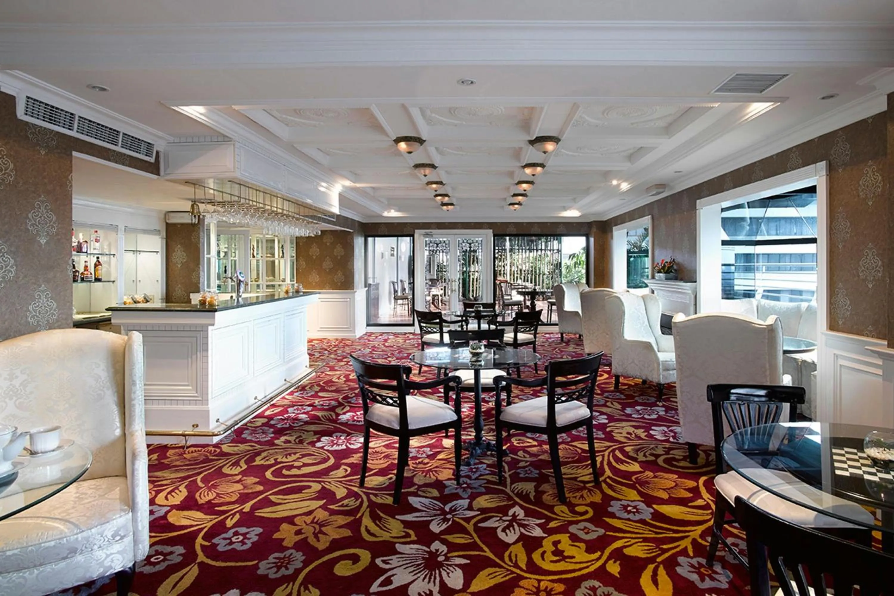 Lounge or bar in Sari Pacific Jakarta, Autograph Collection