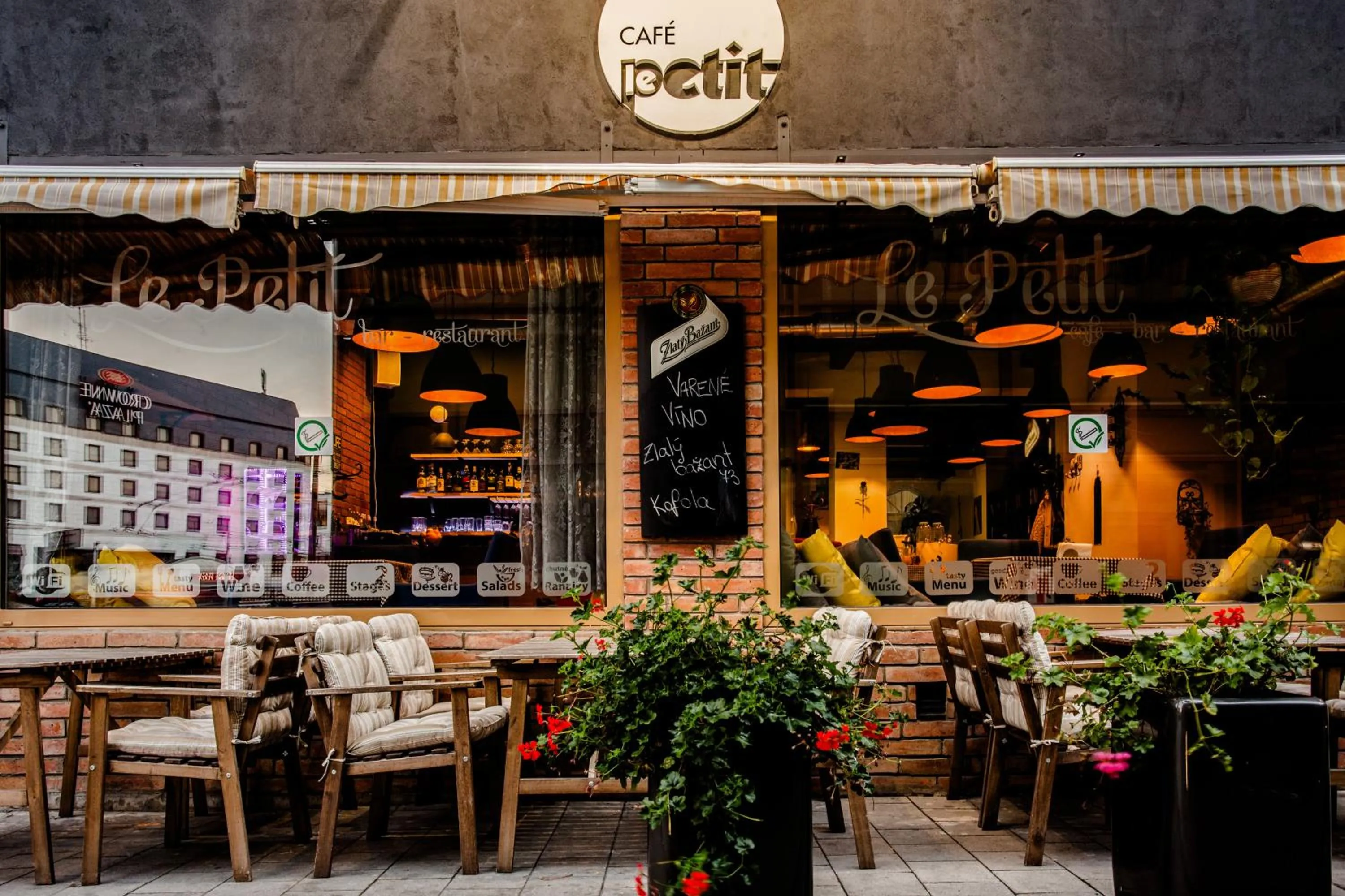 Property building in Le Petit