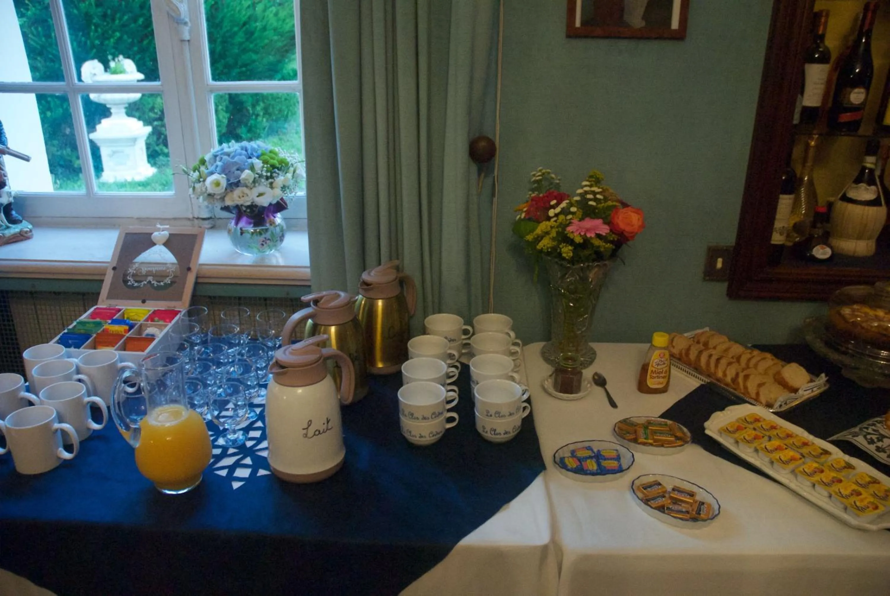 Restaurant/places to eat in Le Clos des Cèdres b&b