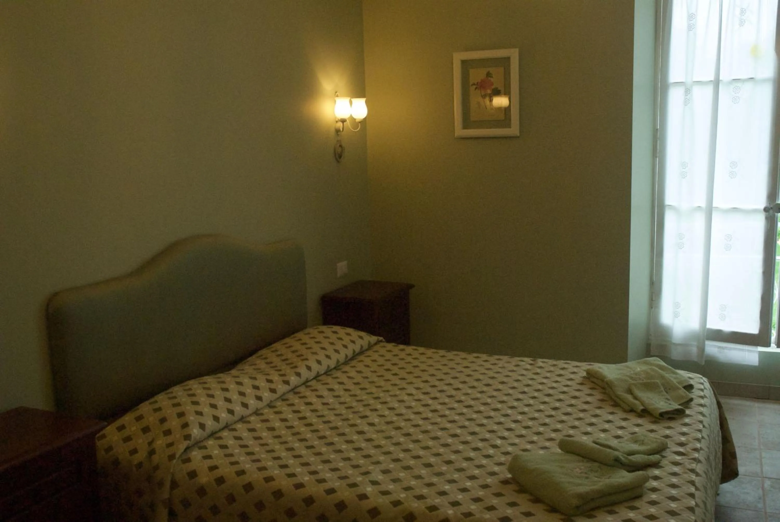 Bedroom, Bed in Le Clos des Cèdres b&b