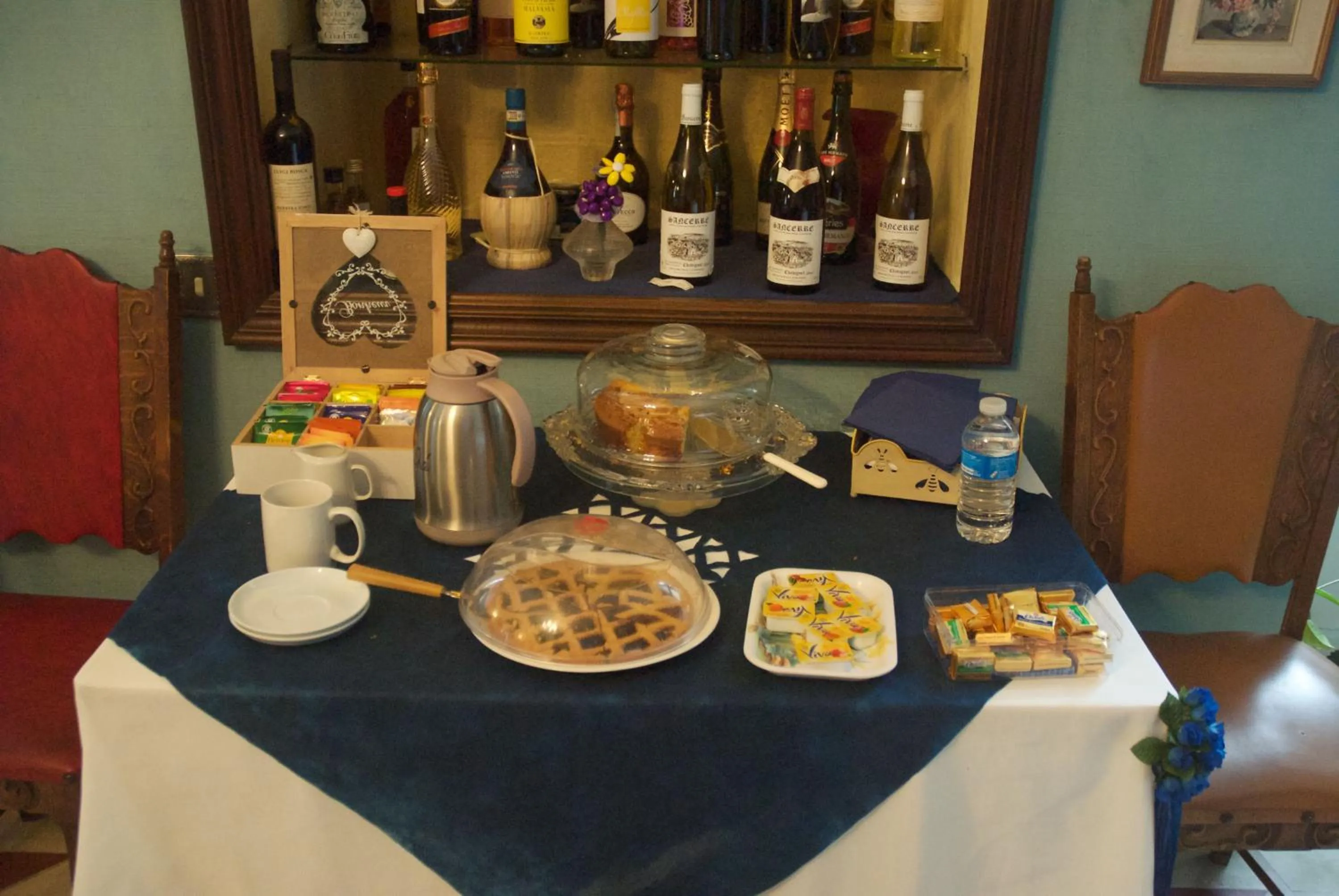 Restaurant/places to eat in Le Clos des Cèdres b&b