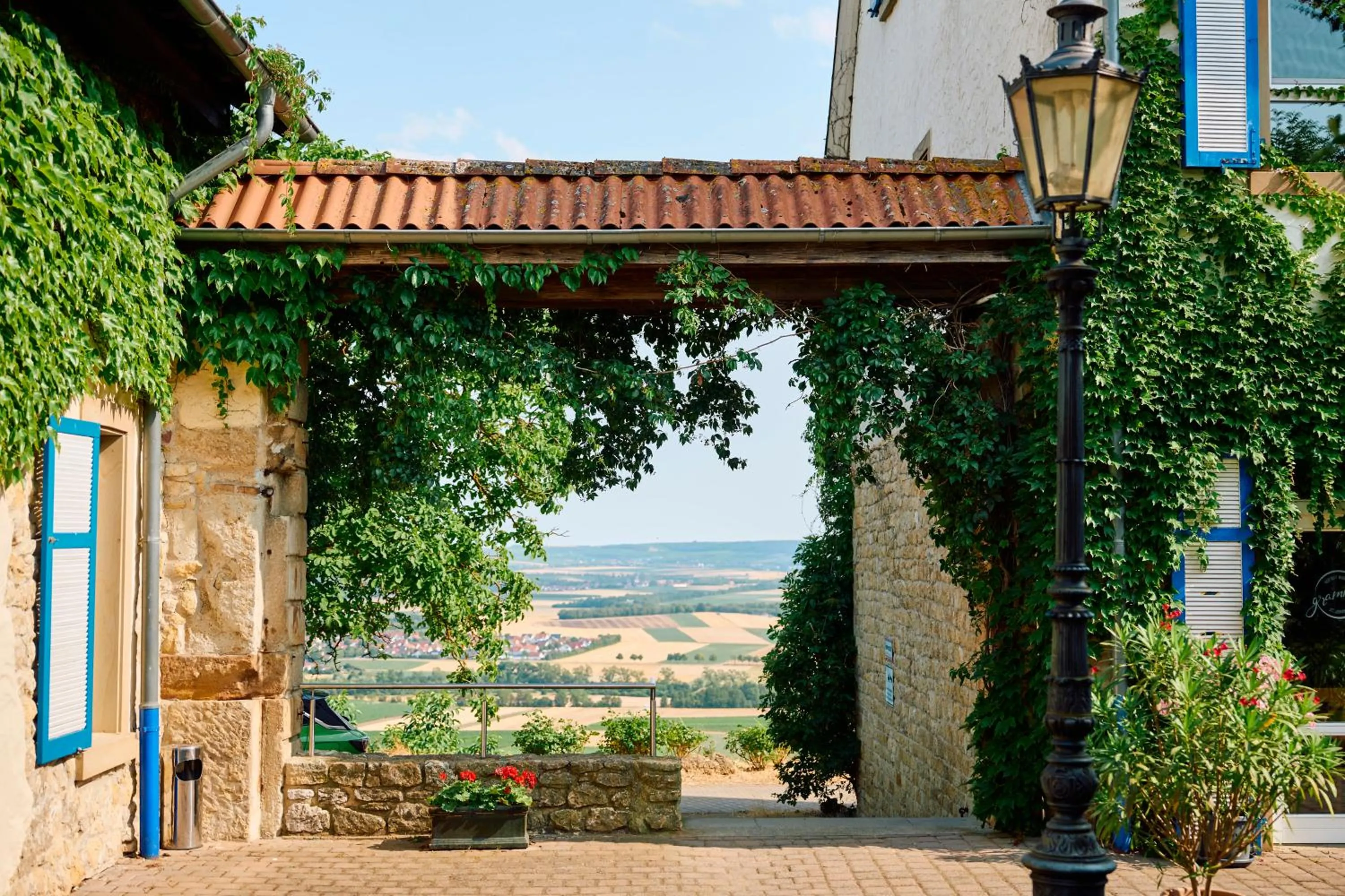 Facade/entrance in Hofgut Wißberg - Das Weinberghotel