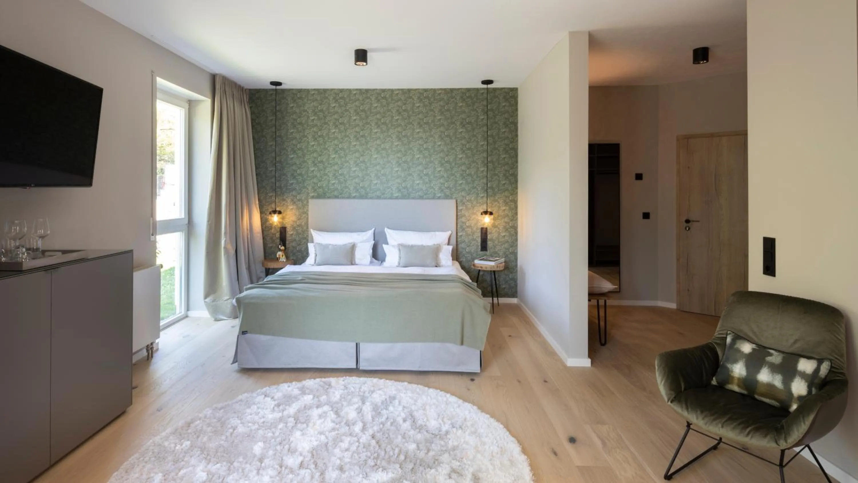 Photo of the whole room, Bed in Hofgut Wißberg - Das Weinberghotel