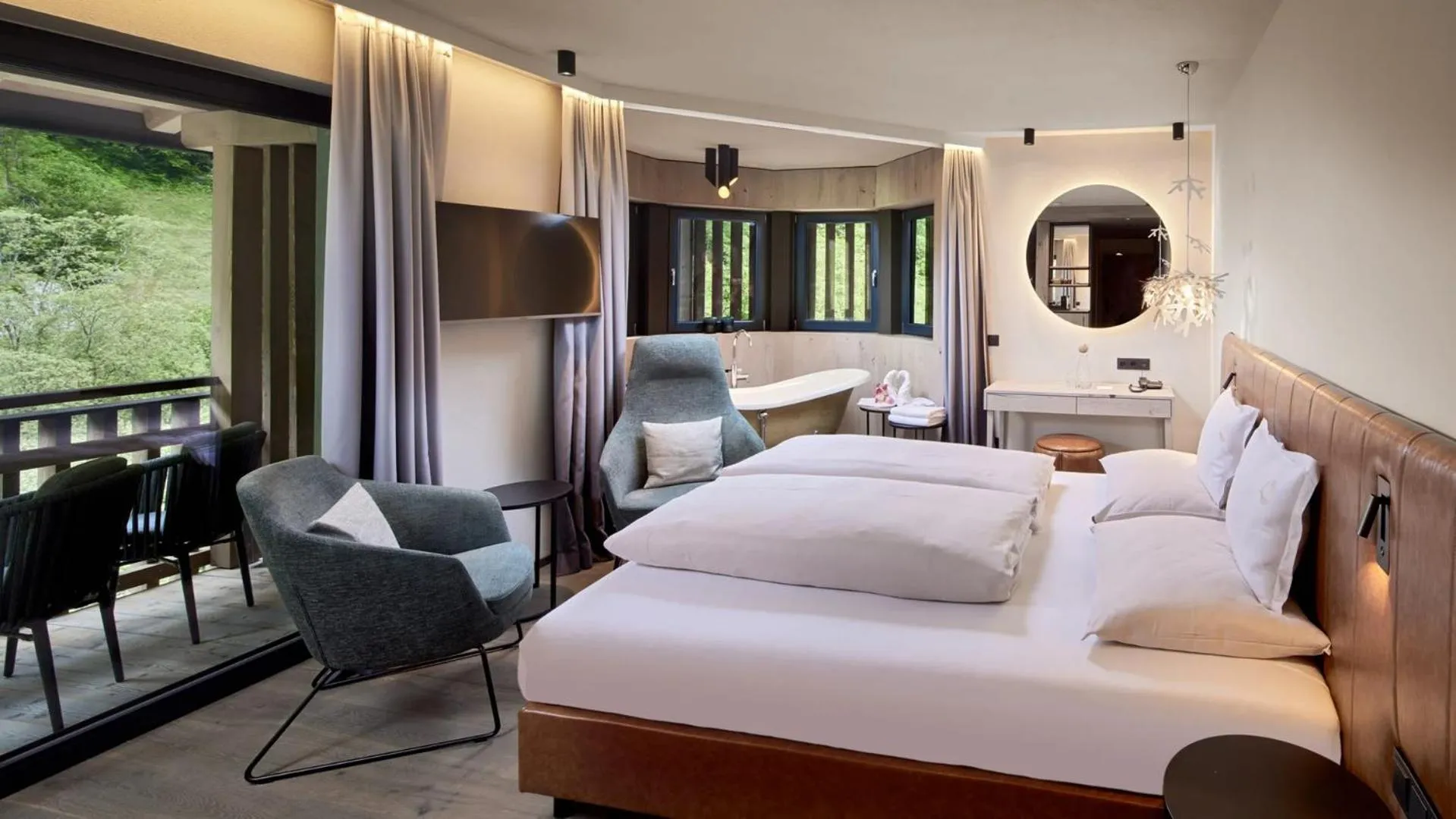 Photo of the whole room, Bed in ZillergrundRock Luxury Mountain Resort