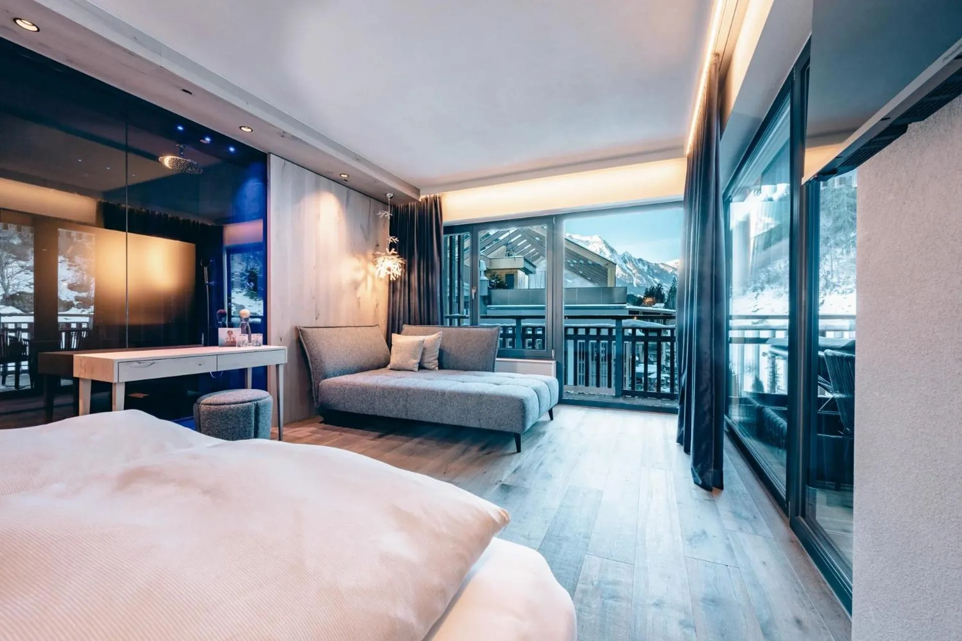 Photo of the whole room, Bed in ZillergrundRock Luxury Mountain Resort