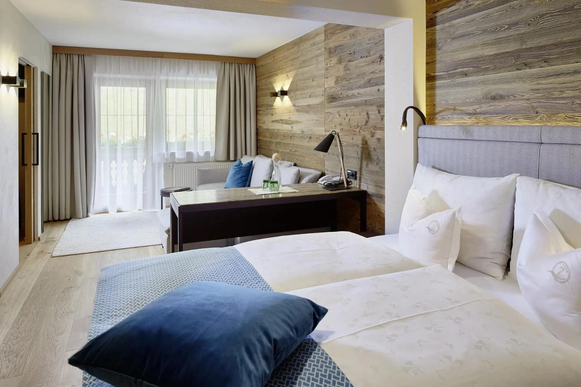 Photo of the whole room, Bed in ZillergrundRock Luxury Mountain Resort