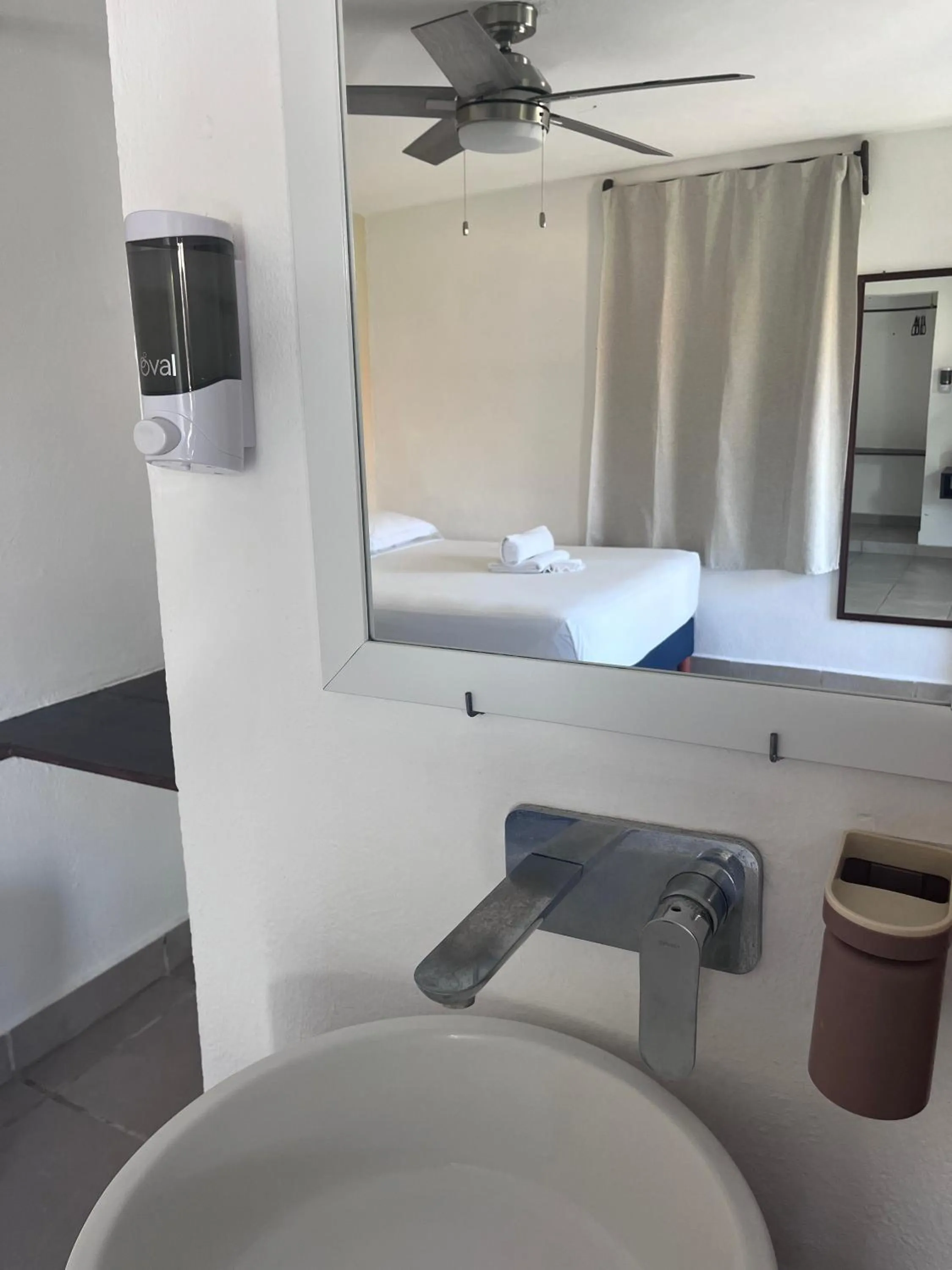 Toilet in La Diosa Kali Beach Front Hotel