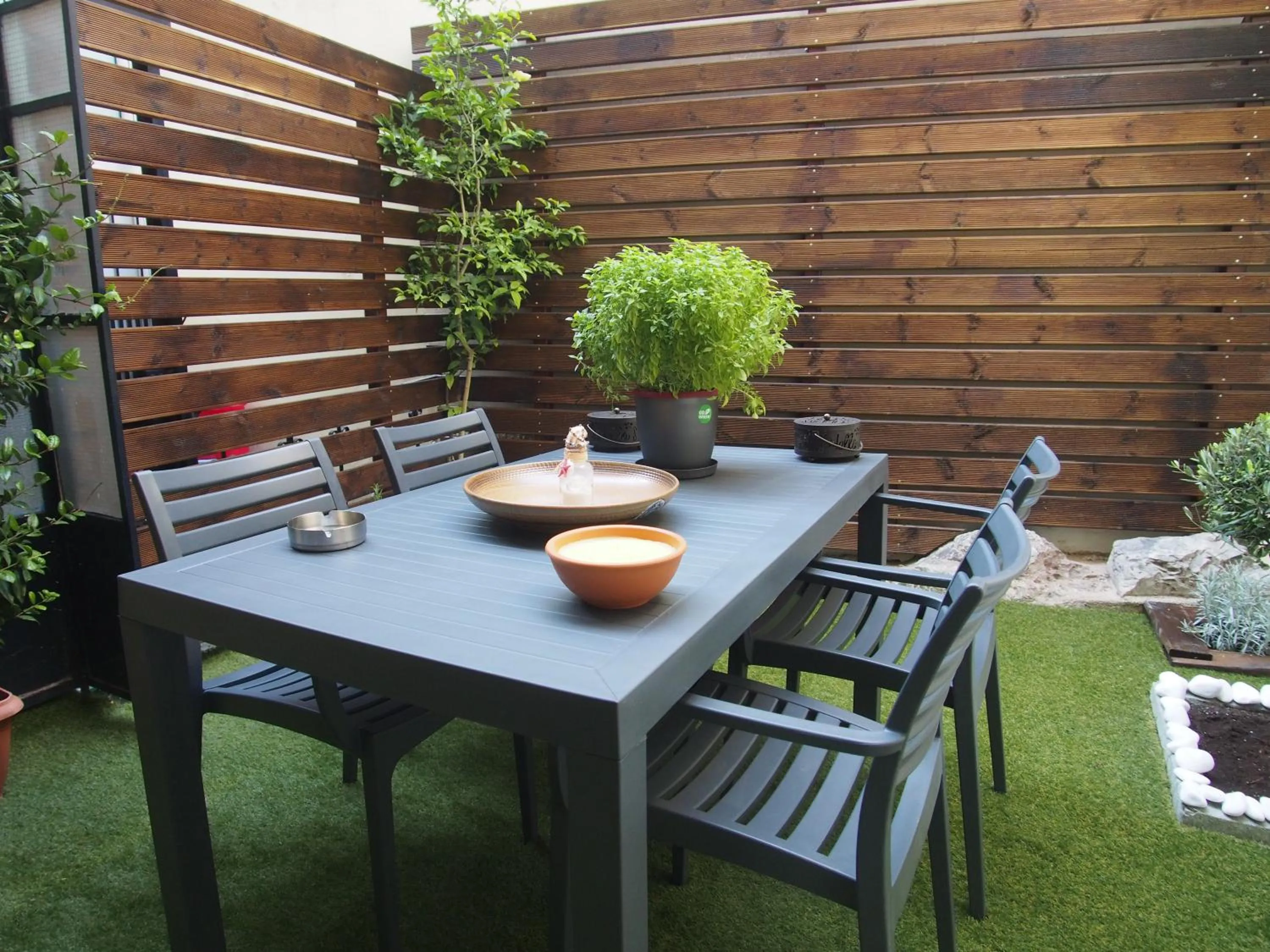 Patio in Under the shade of Acropolis by YHA