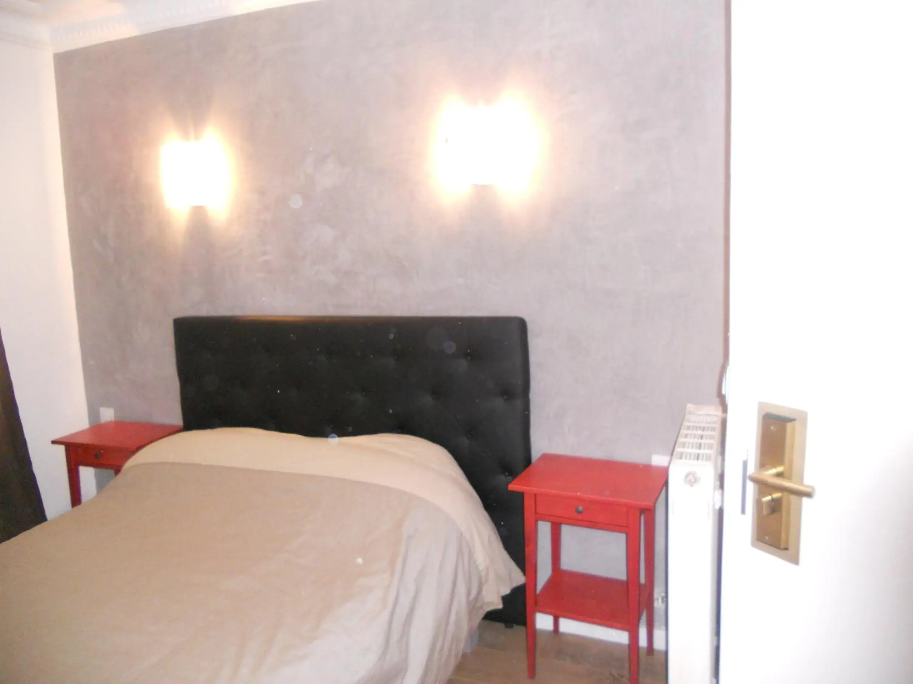 Large Double Room in Hotel Pacific Large Double Room in Hotel Pacific