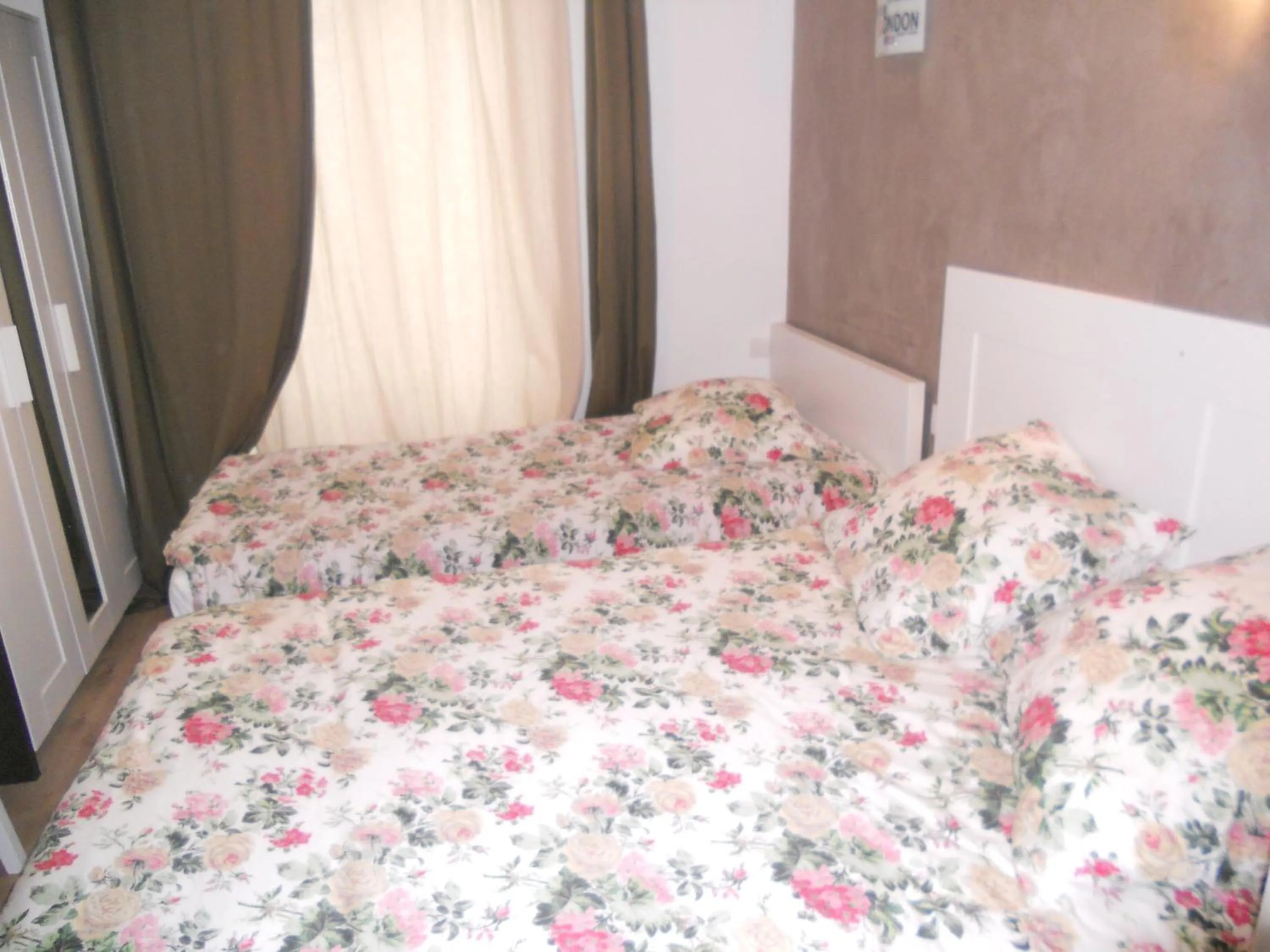 Bed in Hotel Pacific