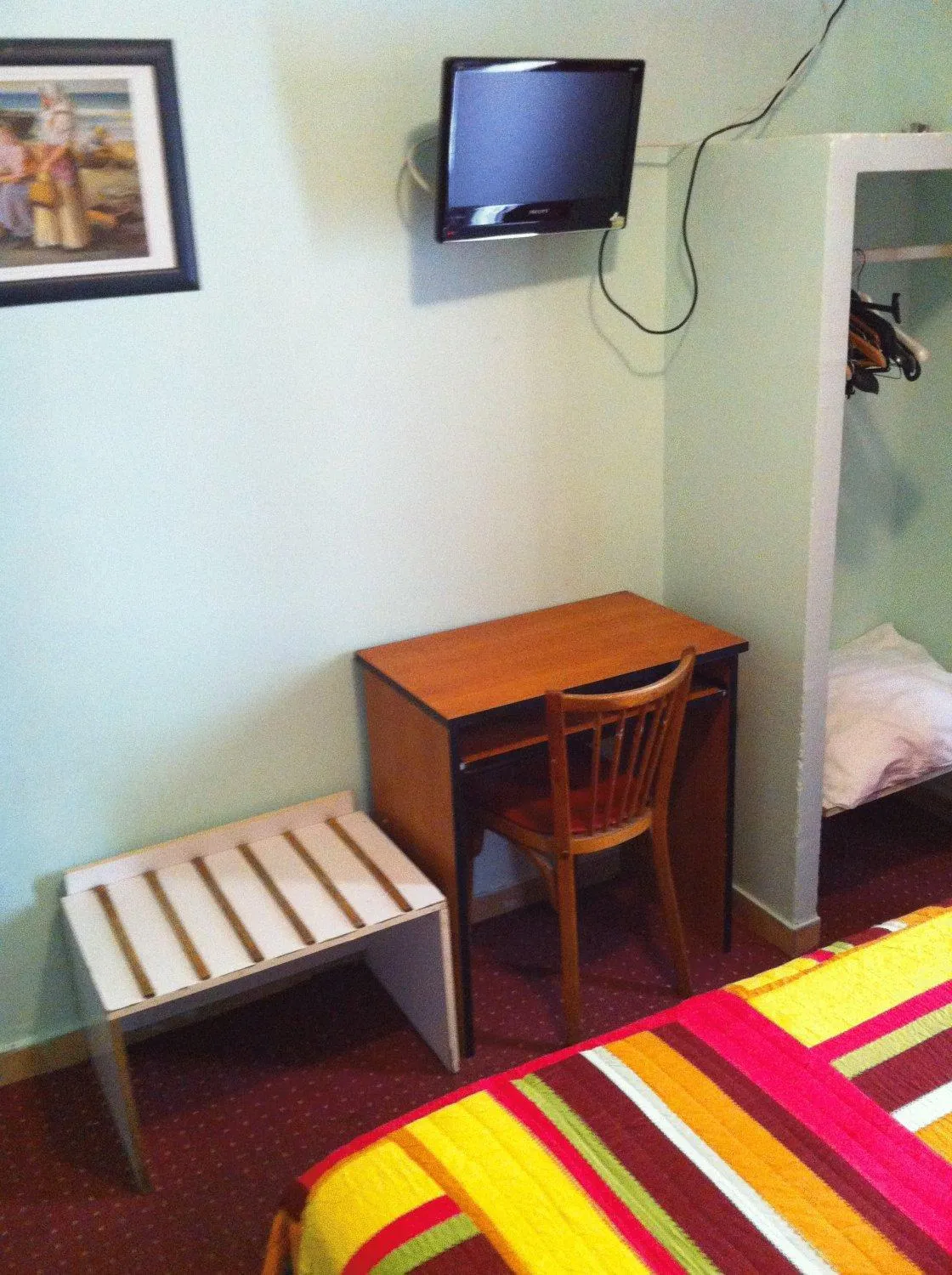 Photo of the whole room, Bed in Hotel Pacific