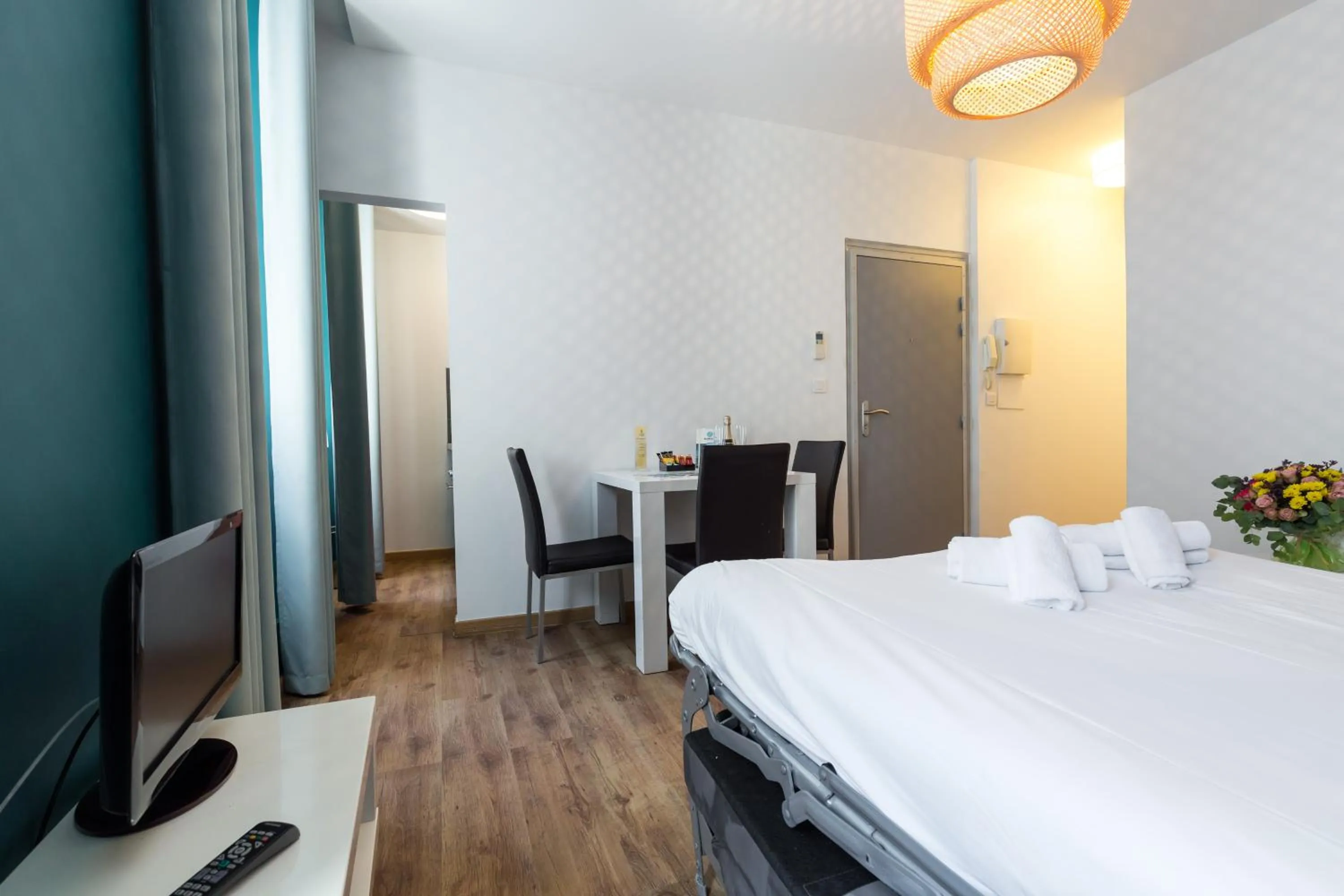 Bedroom, Bed in Florella Clemenceau Apartment