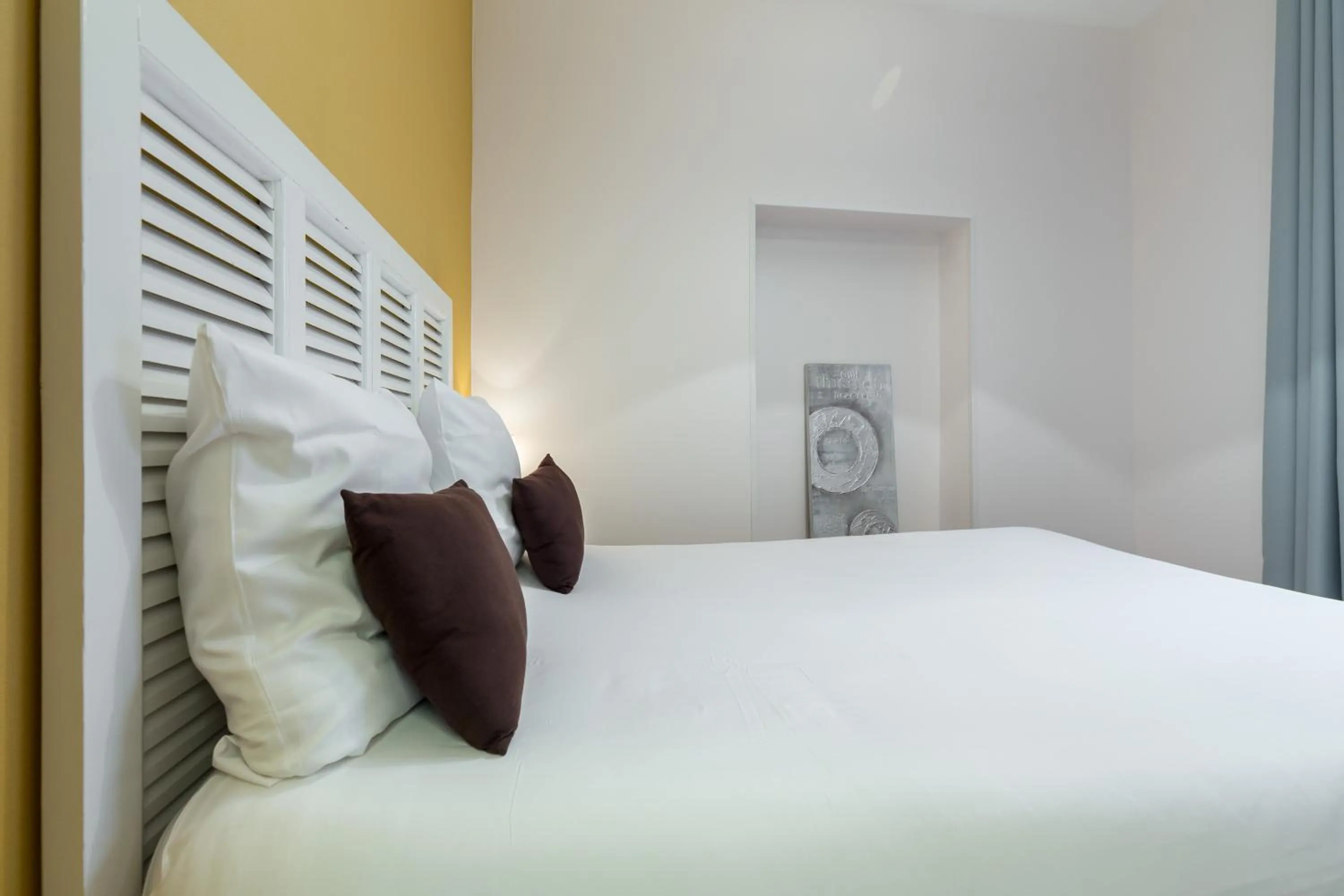 Bedroom, Bed in Florella Clemenceau Apartment