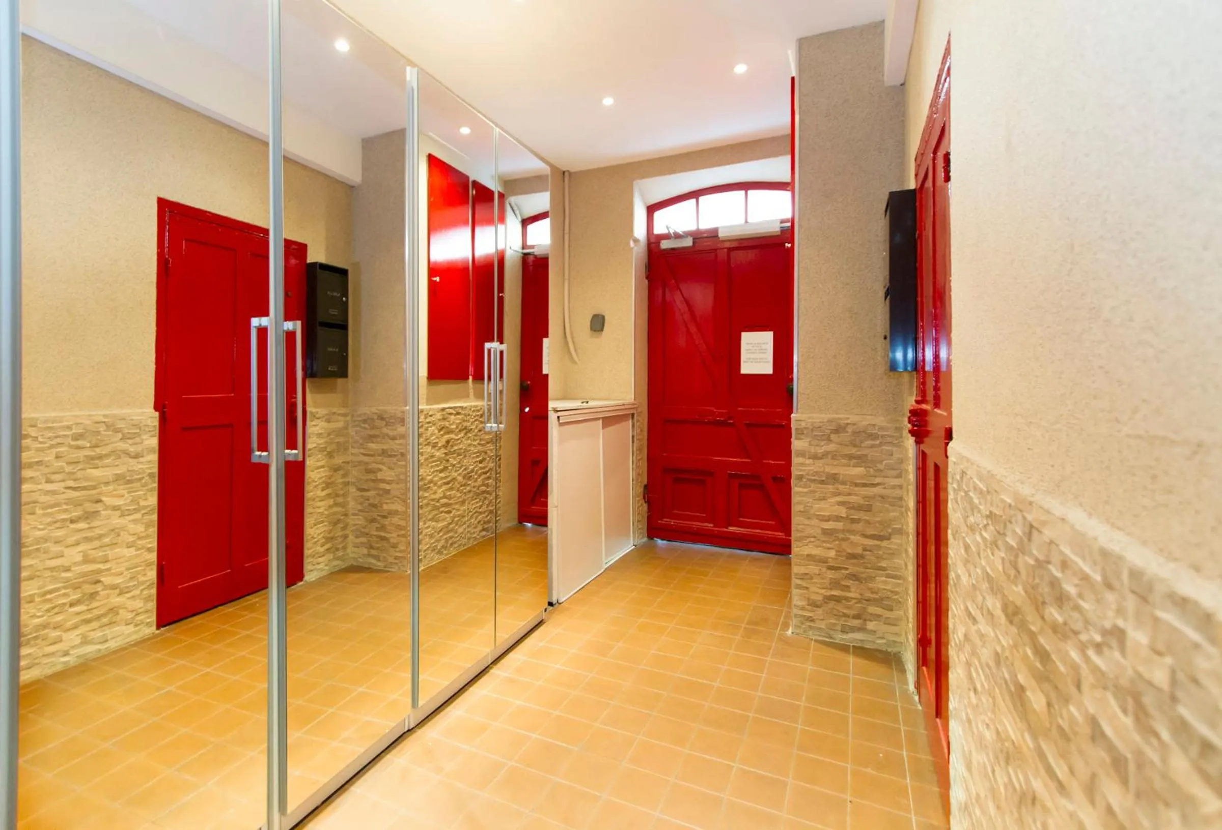 Facade/entrance in Florella Clemenceau Apartment