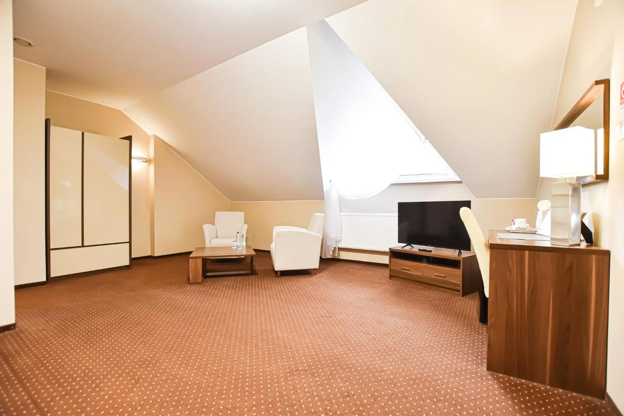 TV and multimedia, TV/Entertainment Center in Leśny Dwór