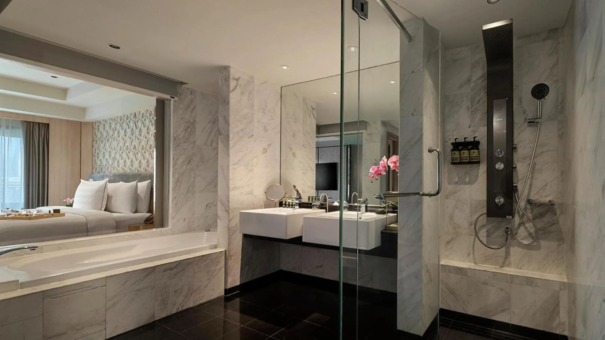 Shower, Bed in PARKROYAL COLLECTION Kuala Lumpur