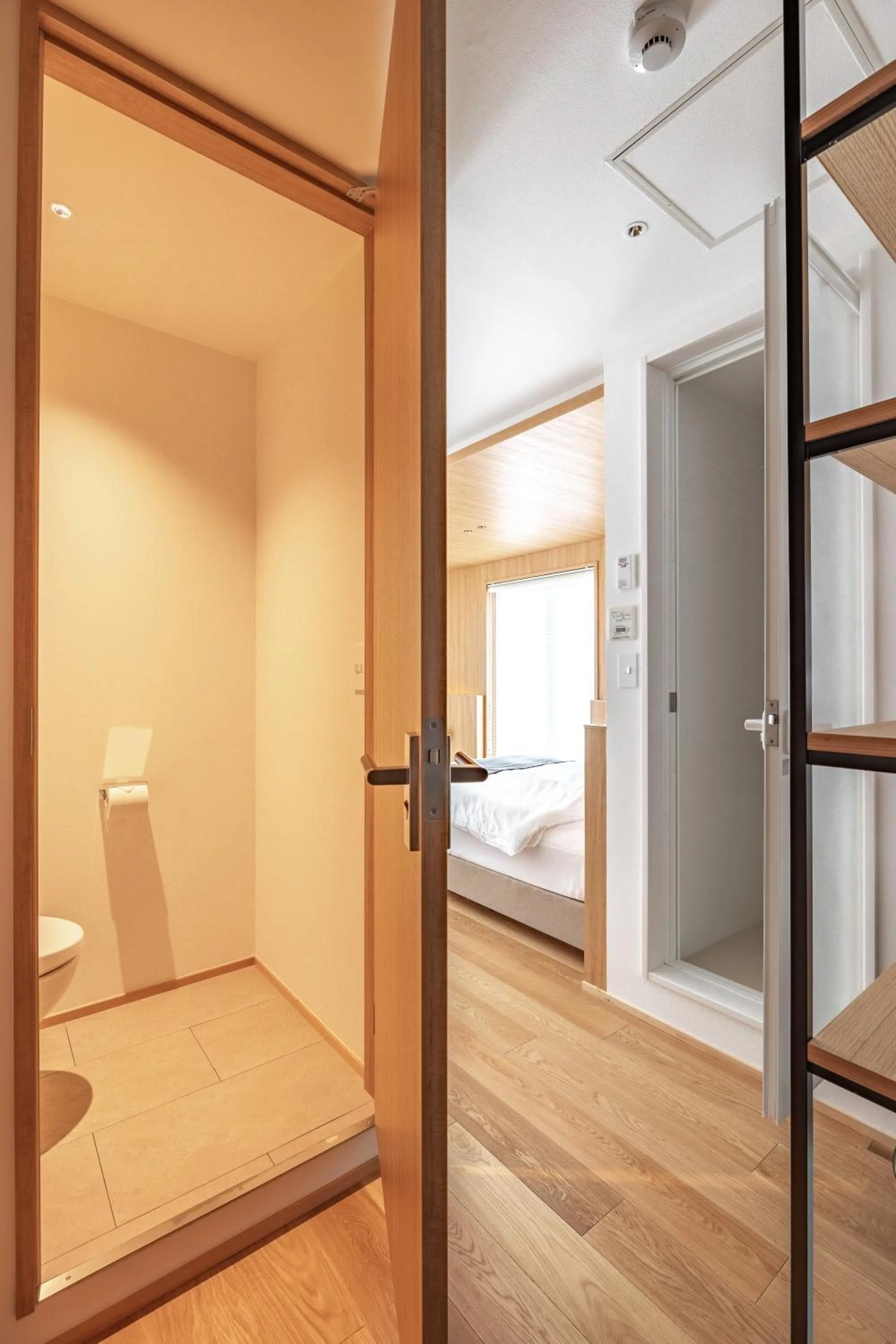 Toilet, Bed in Karasuma Rokujo Hotel