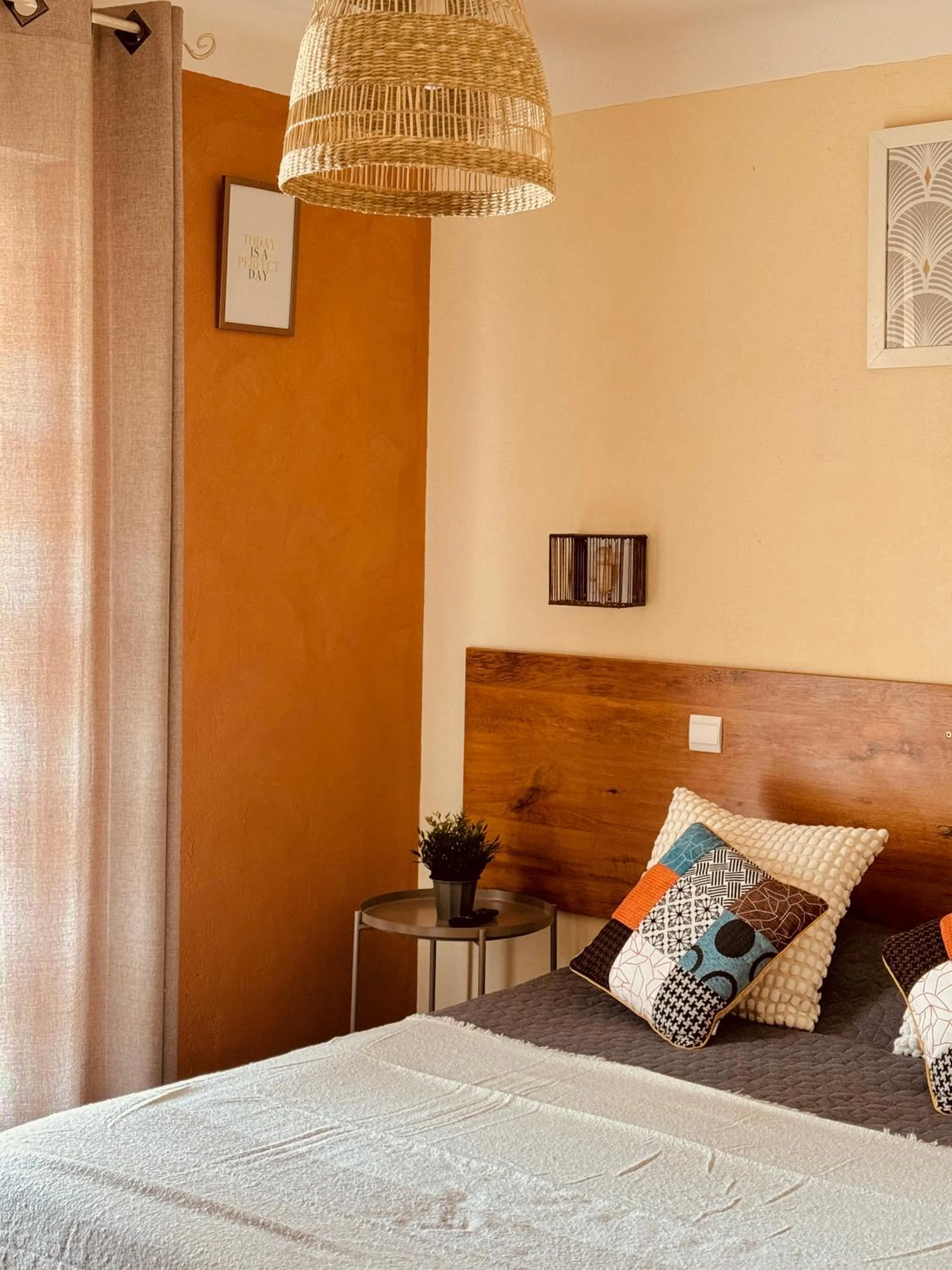 Decorative detail, Bed in Hôtel le Nid