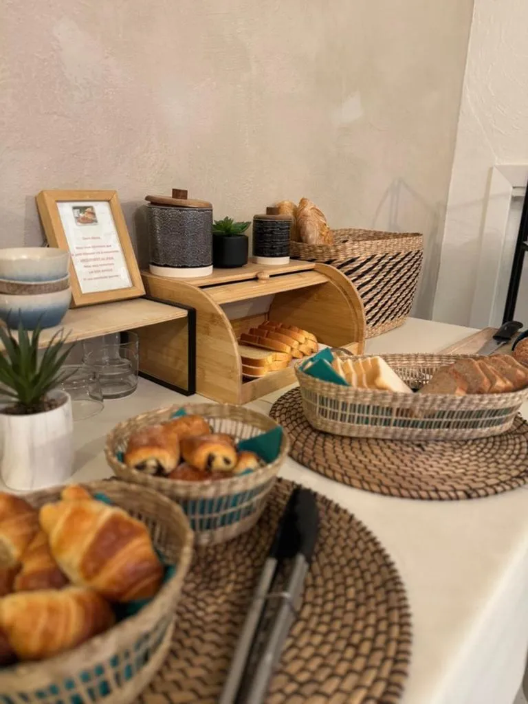 Breakfast in Hôtel le Nid