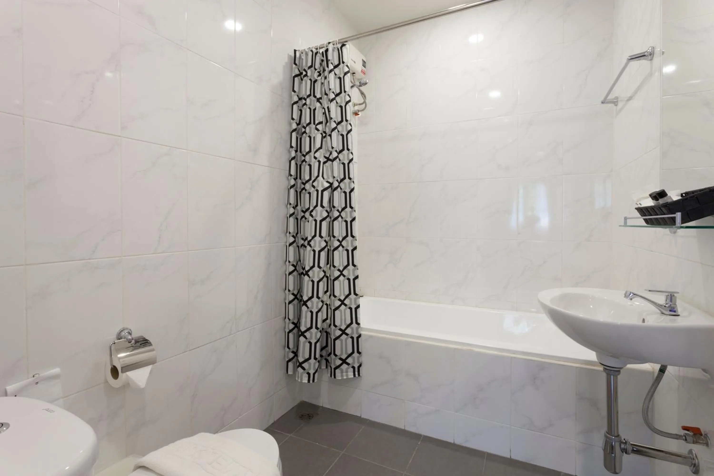 Hot Tub in Cozy Home by Nan