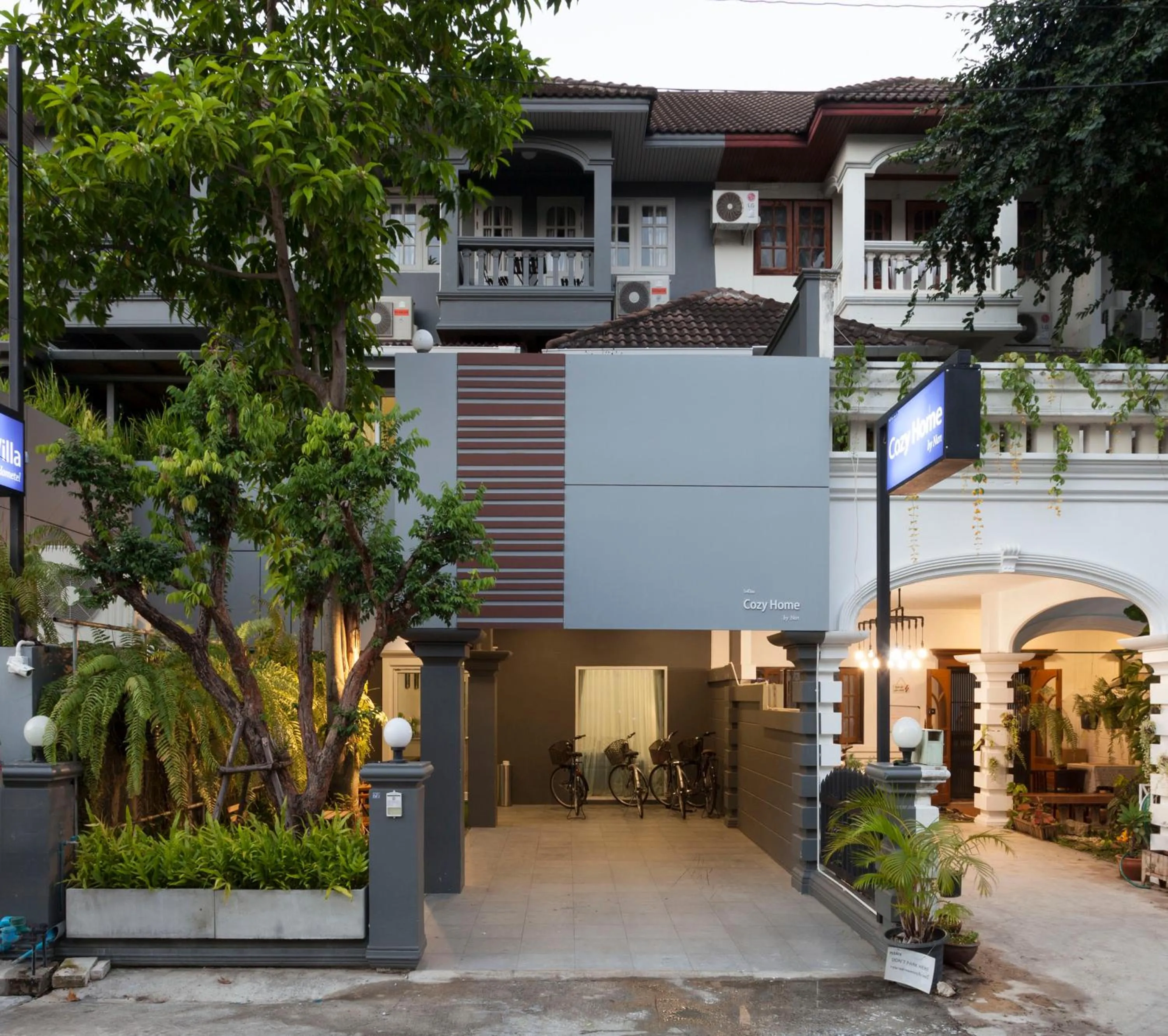 Facade/entrance in Cozy Home by Nan