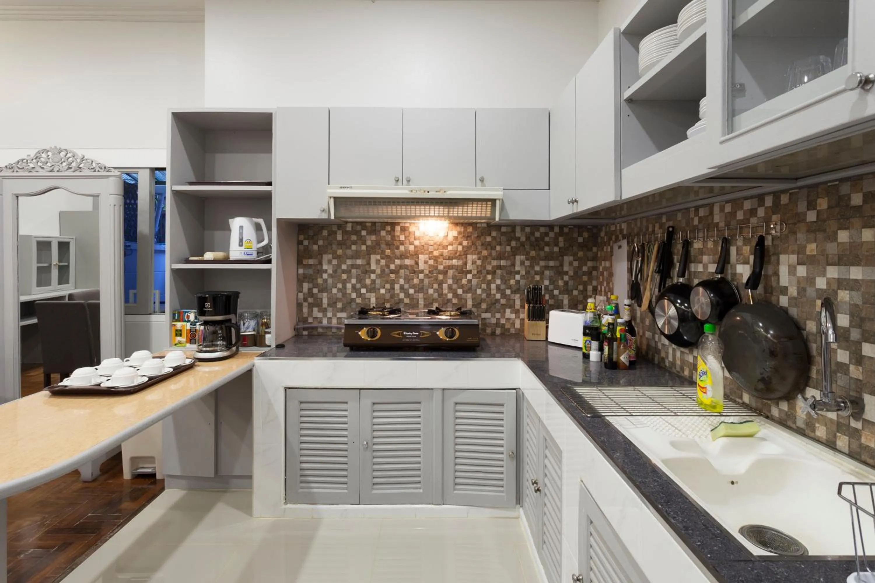 Kitchen or kitchenette in Cozy Home by Nan