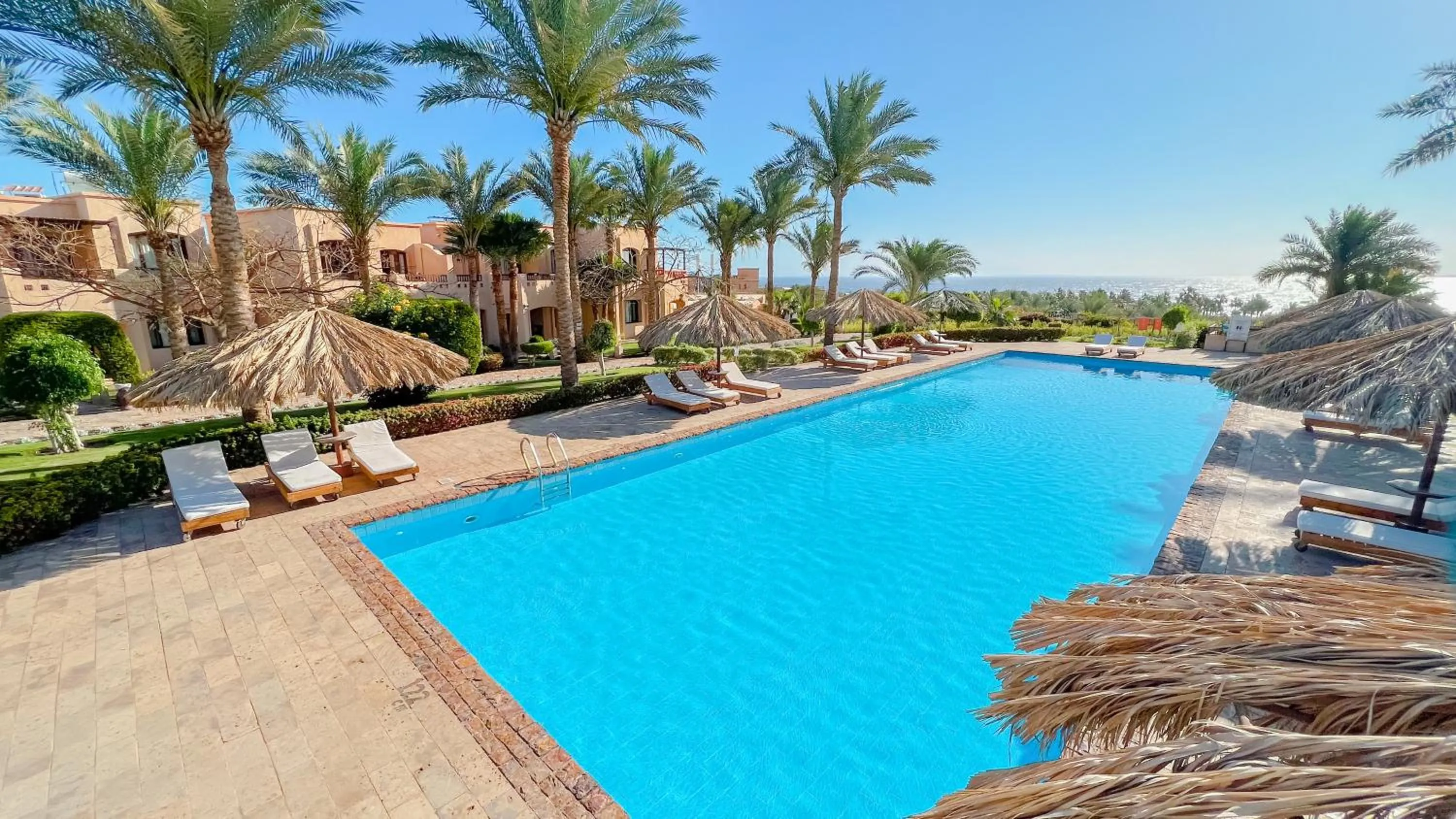 Swimming pool in Tamra Beach Resort