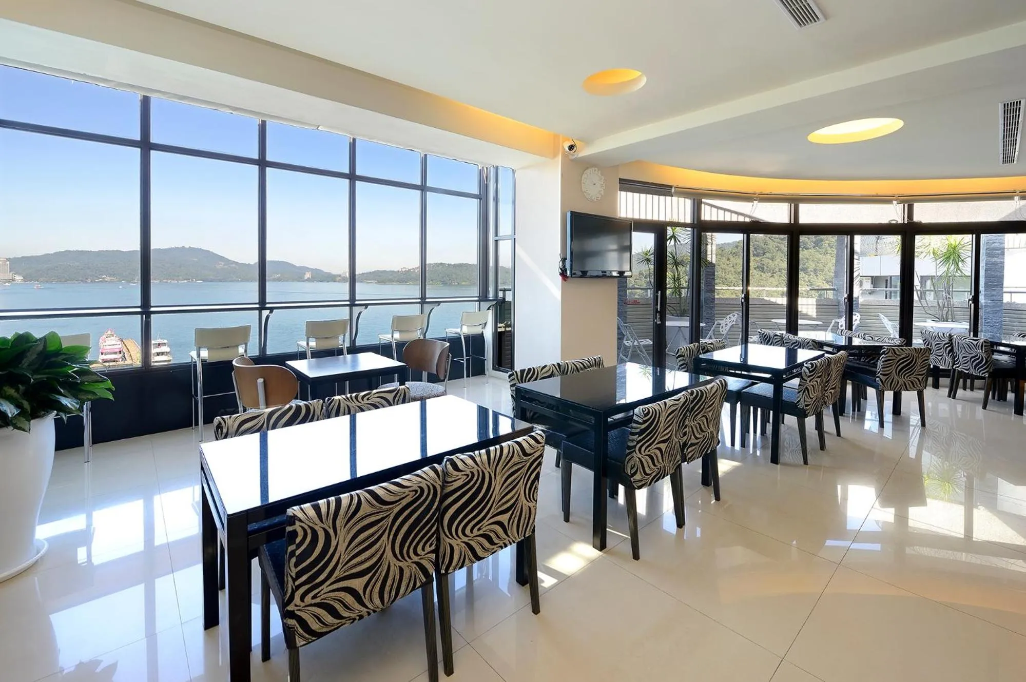 Restaurant/places to eat in Hu Yue Lakeview Hotel