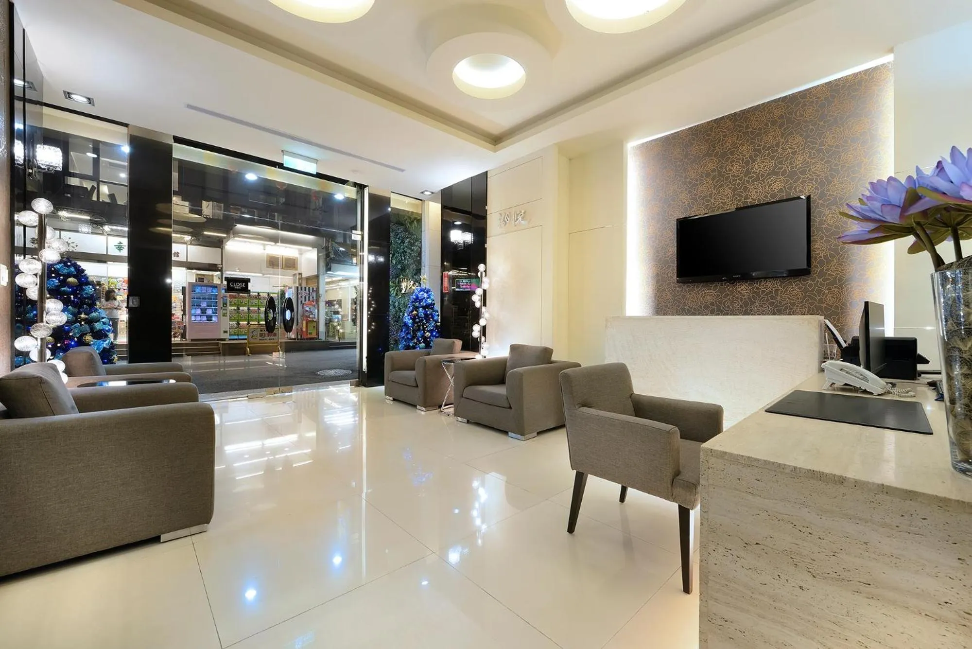 Facade/entrance in Hu Yue Lakeview Hotel