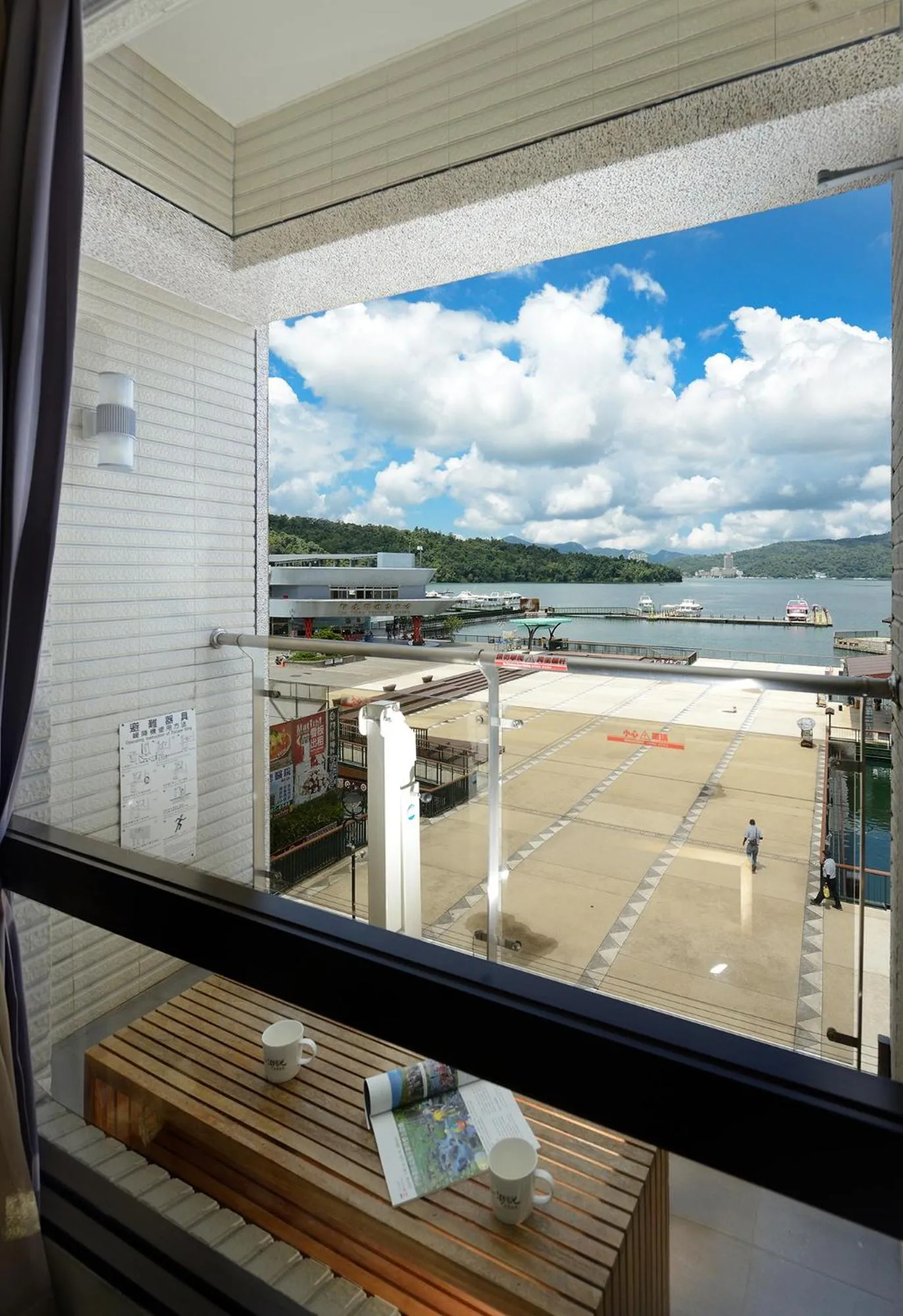 Photo of the whole room in Hu Yue Lakeview Hotel