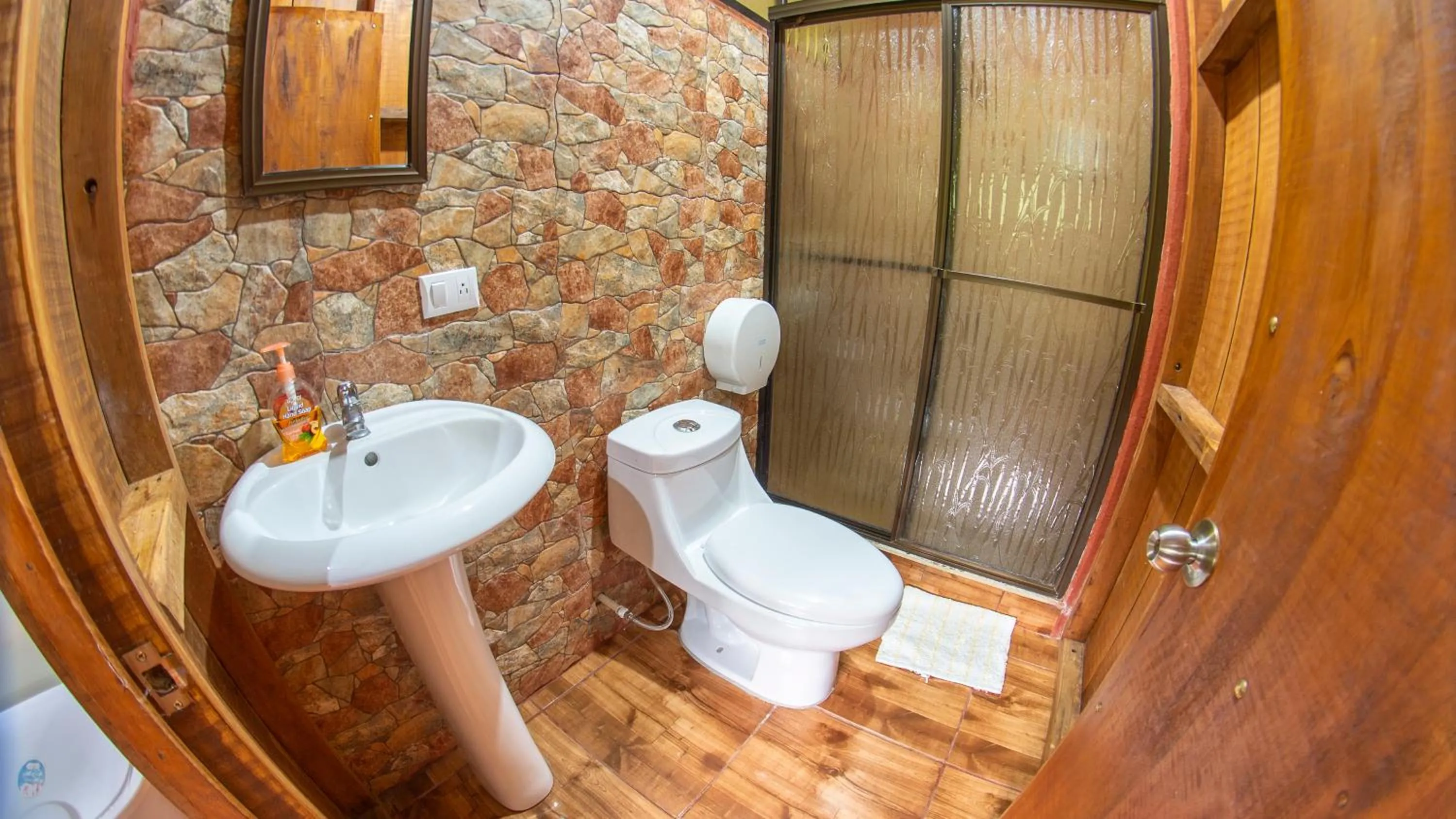 Shower in Cabañas del Lago