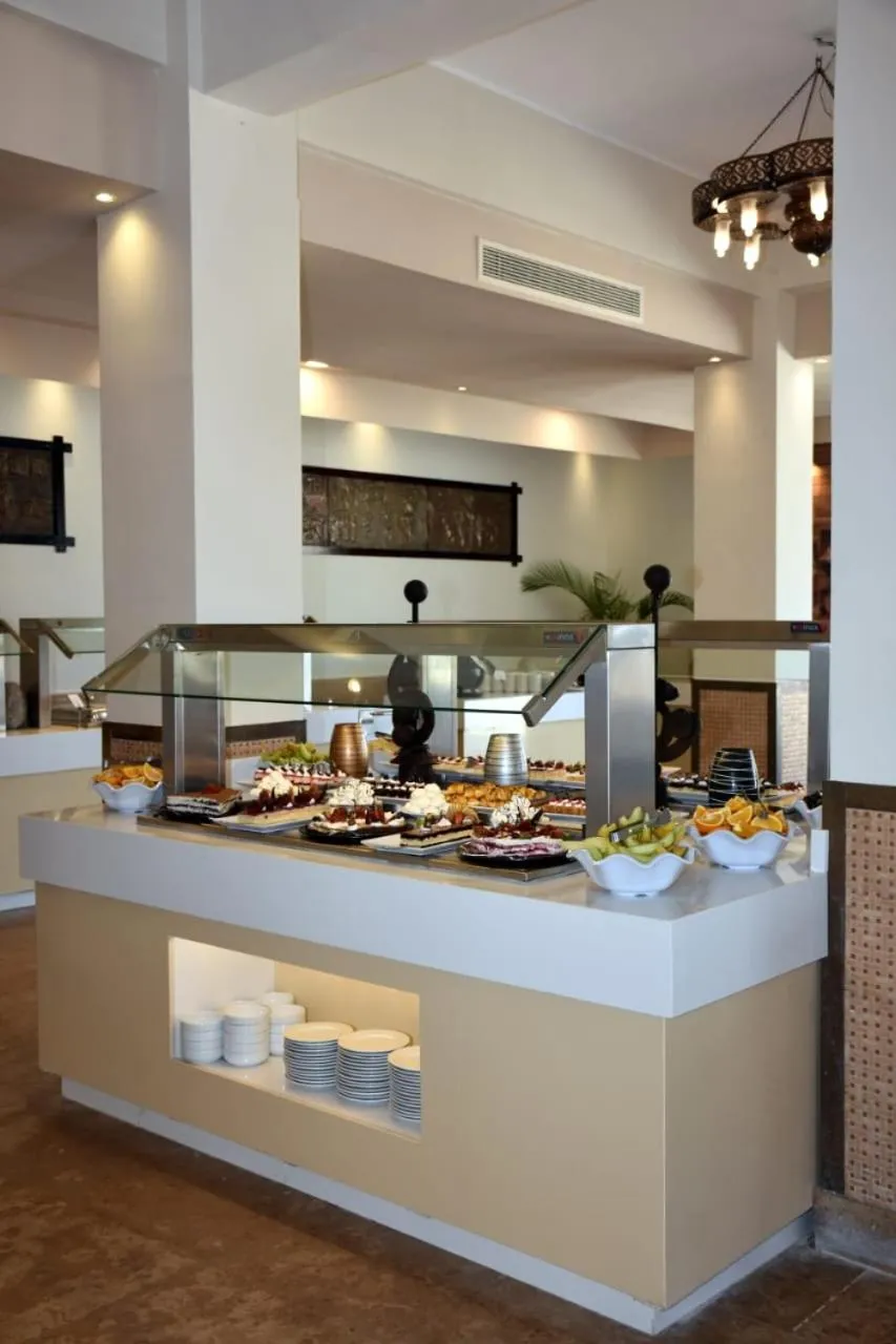 Food and drinks in Sharm Club Beach Resort