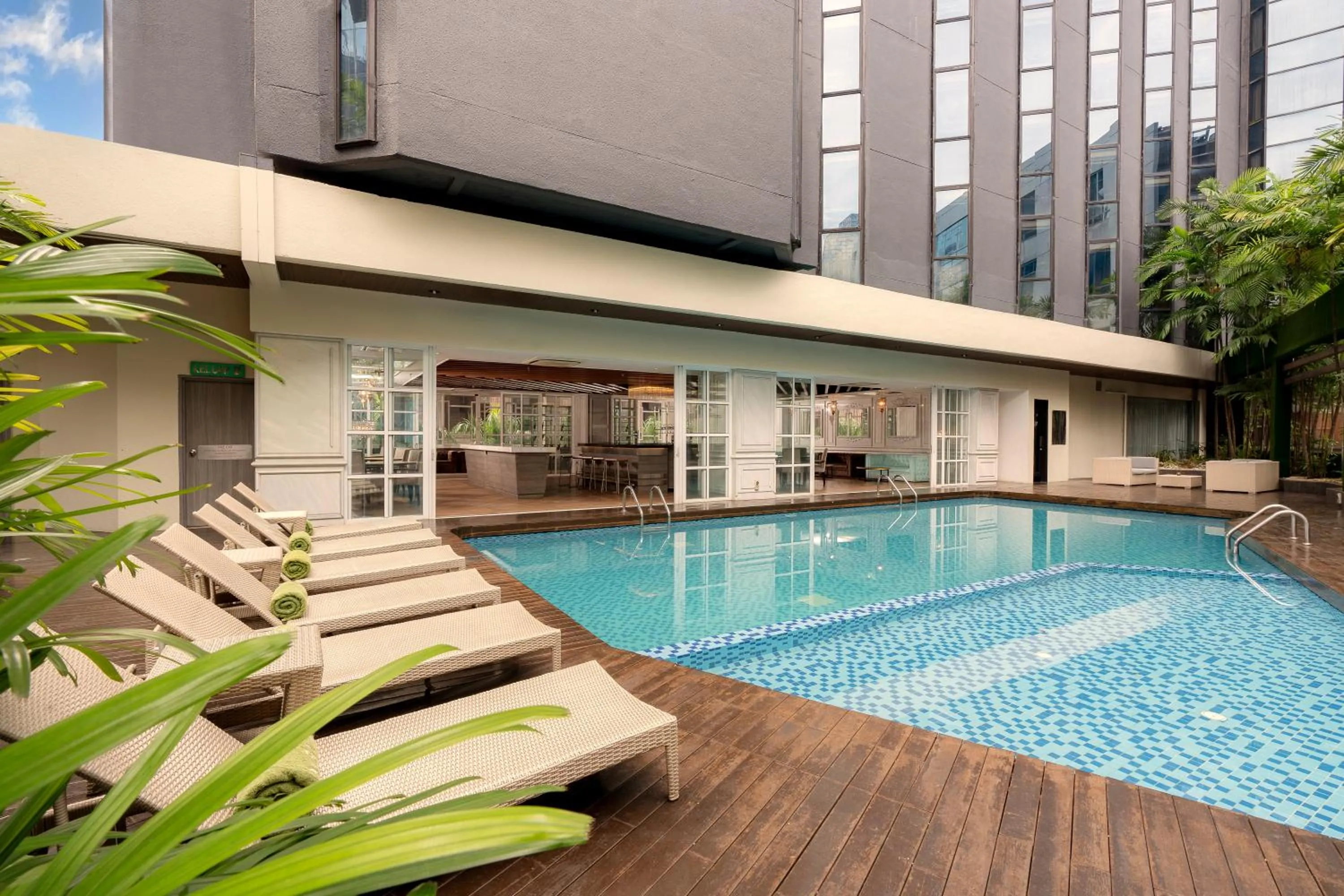 Swimming pool in Meliá Kuala Lumpur