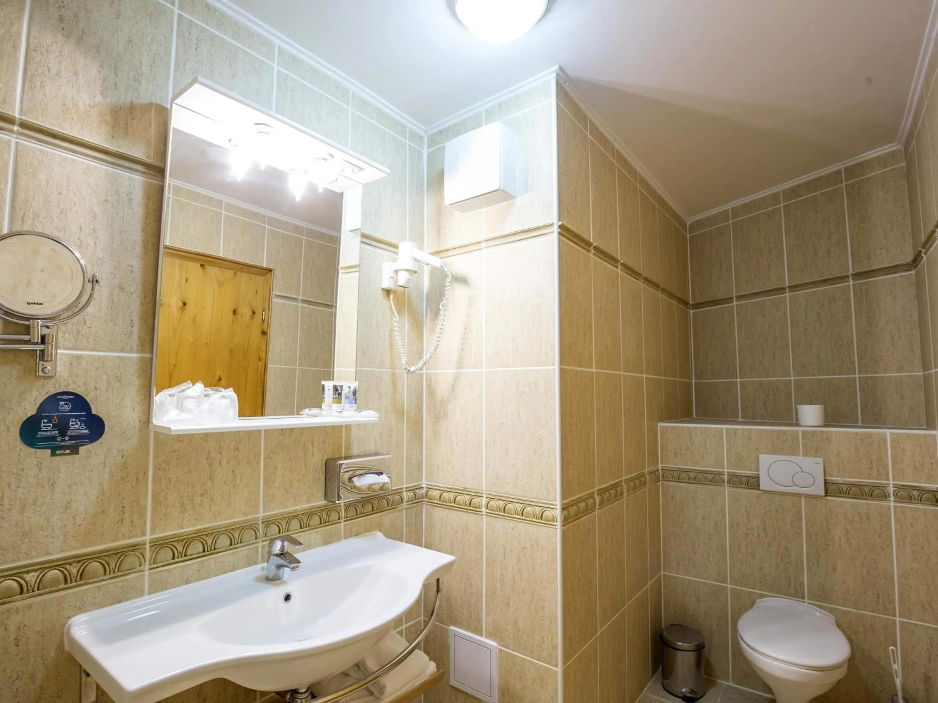 Bedroom in Mercure Sighisoara Binderbubi Hotel & Spa