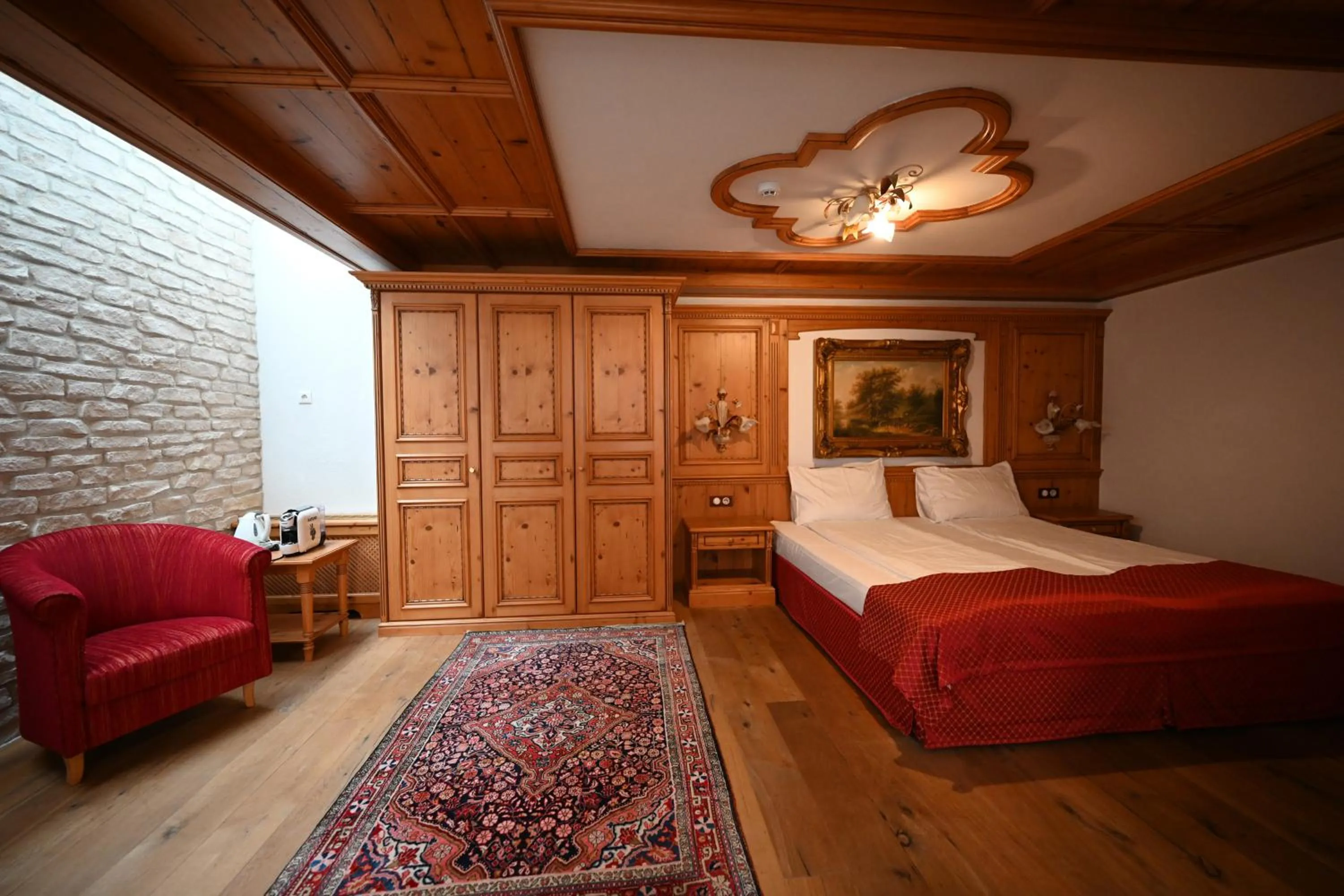 Photo of the whole room, Bed in Mercure Sighisoara Binderbubi Hotel & Spa