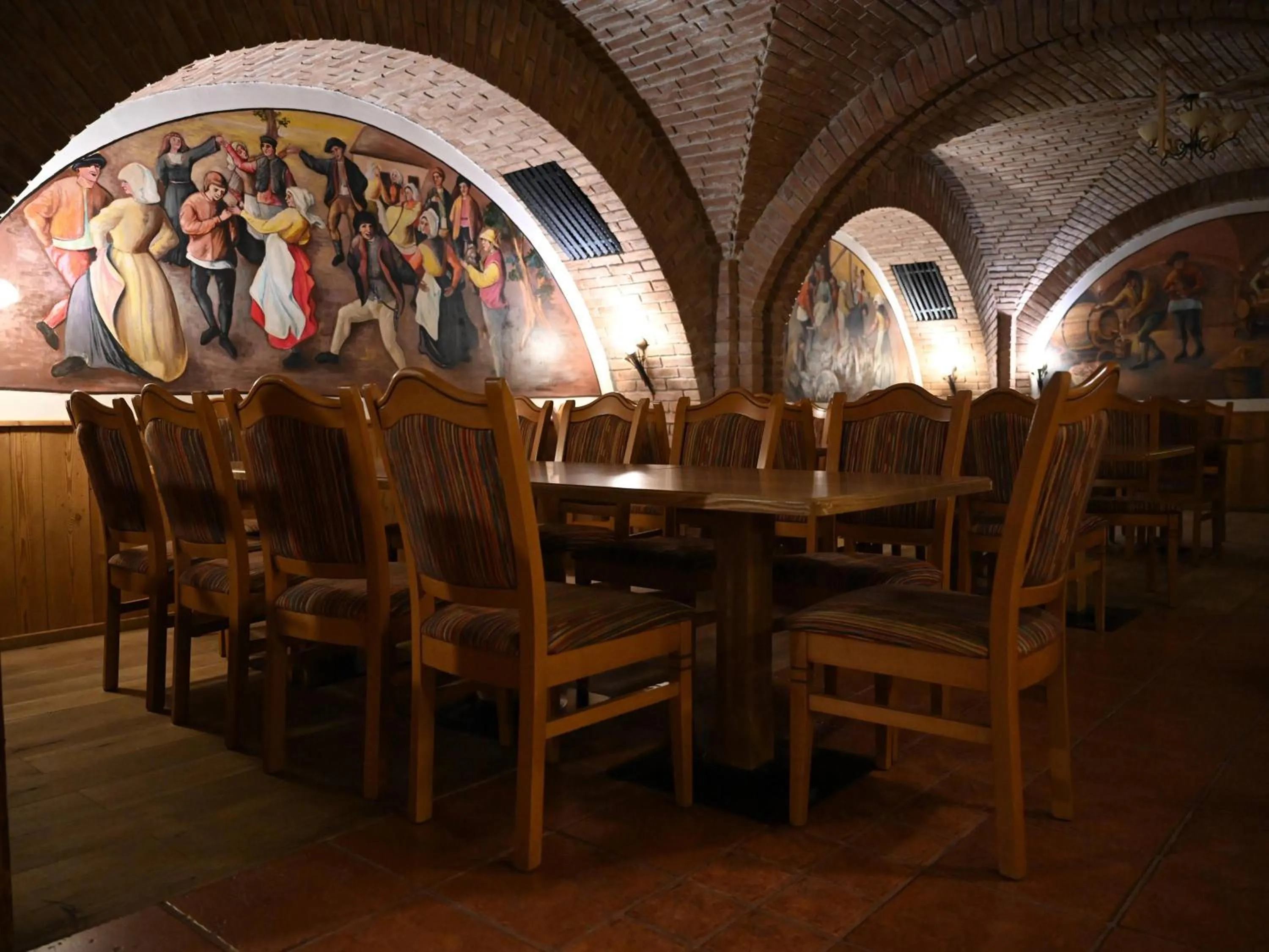 Restaurant/places to eat in Mercure Sighisoara Binderbubi Hotel & Spa