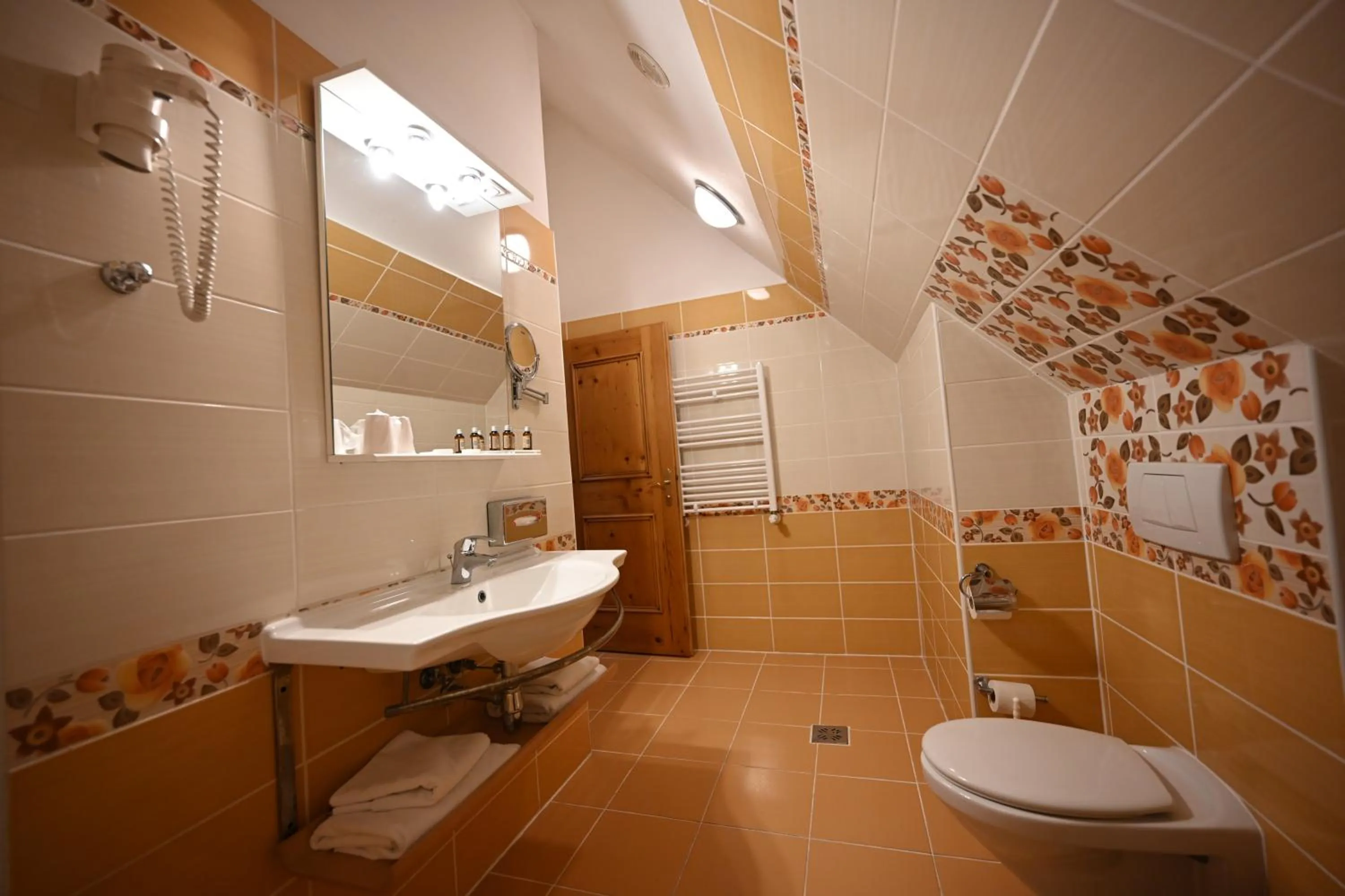 Shower in Mercure Sighisoara Binderbubi Hotel & Spa