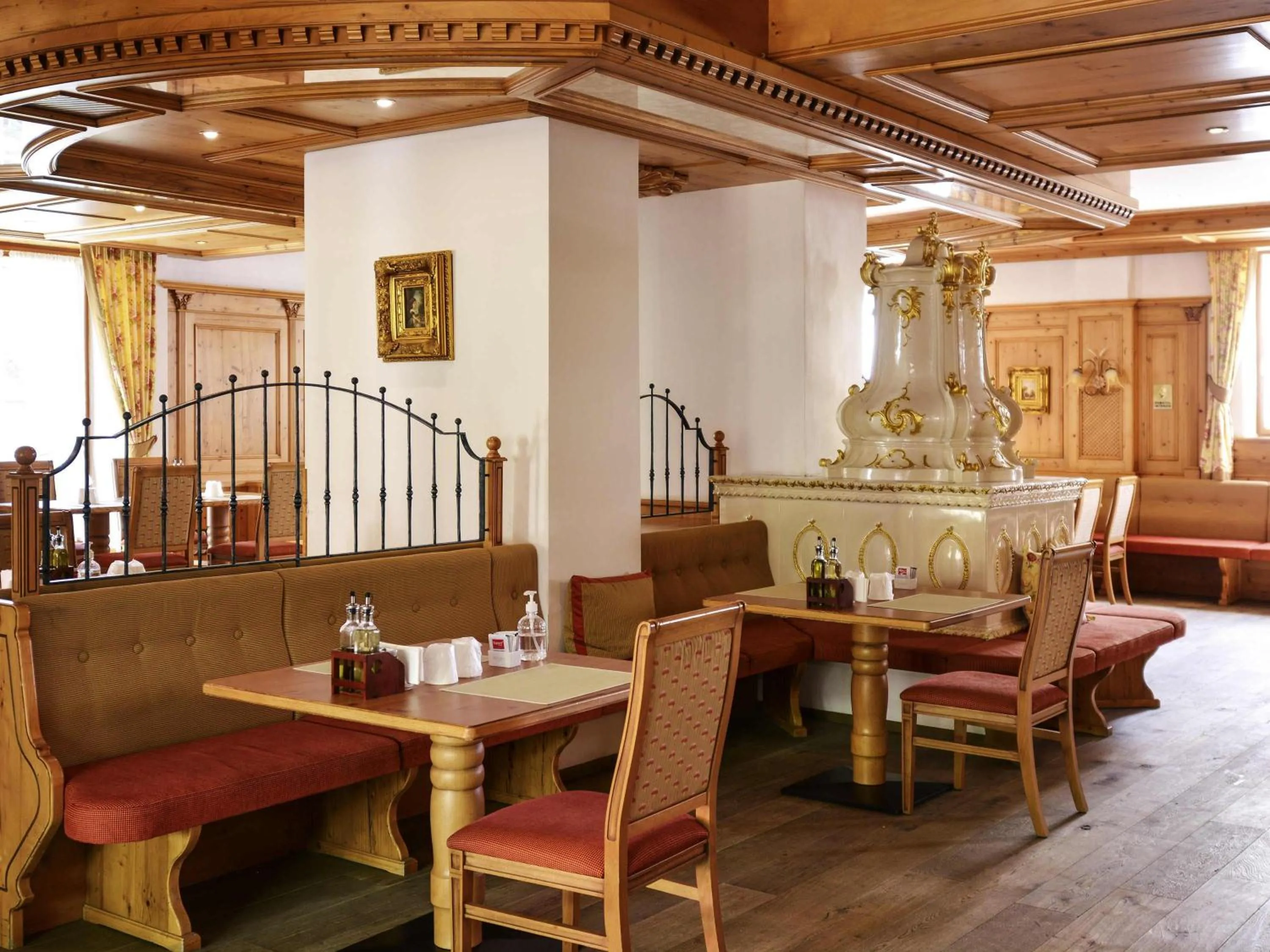 Restaurant/places to eat in Mercure Sighisoara Binderbubi Hotel & Spa