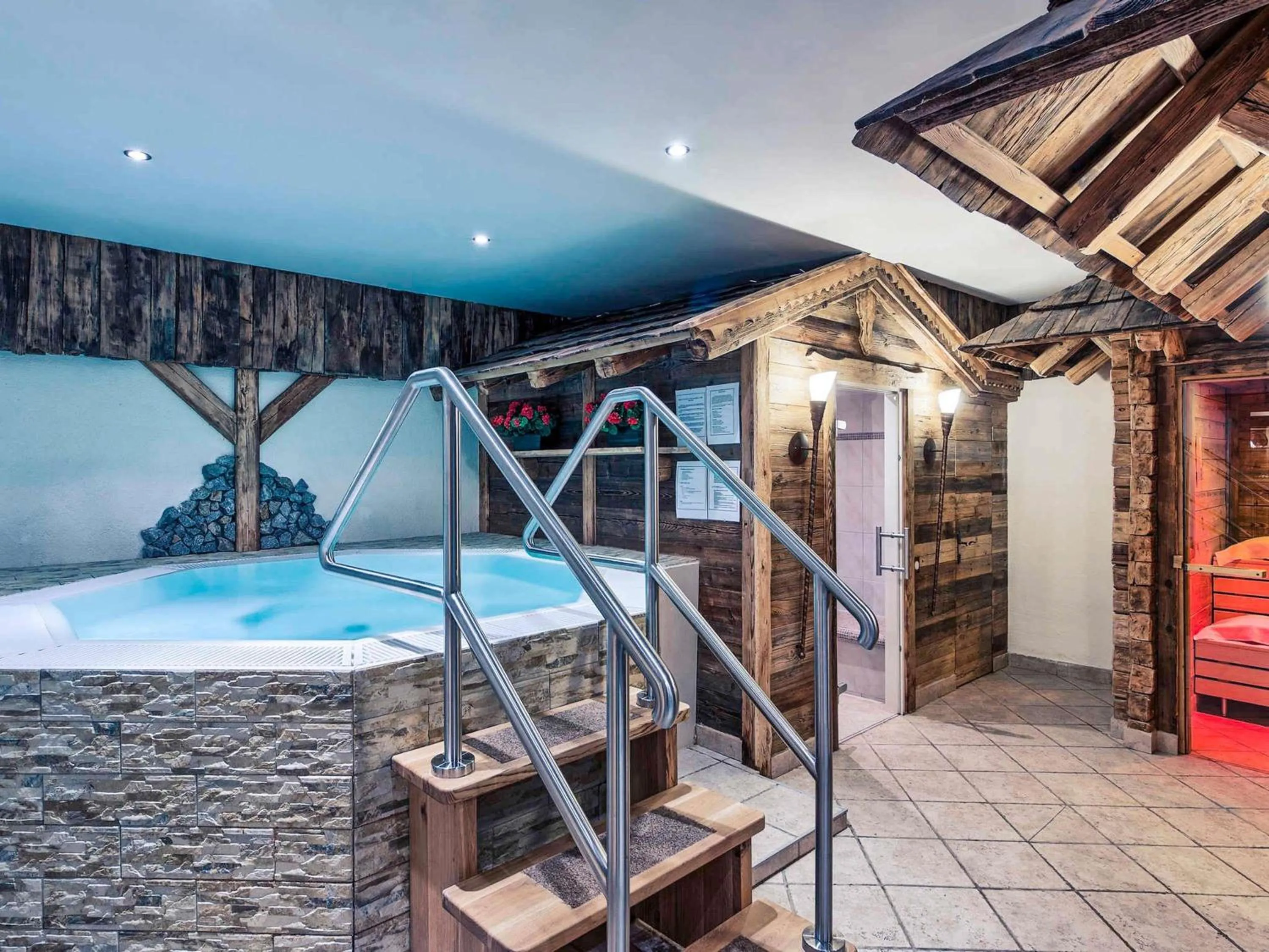 Property building, Bed in Mercure Sighisoara Binderbubi Hotel & Spa