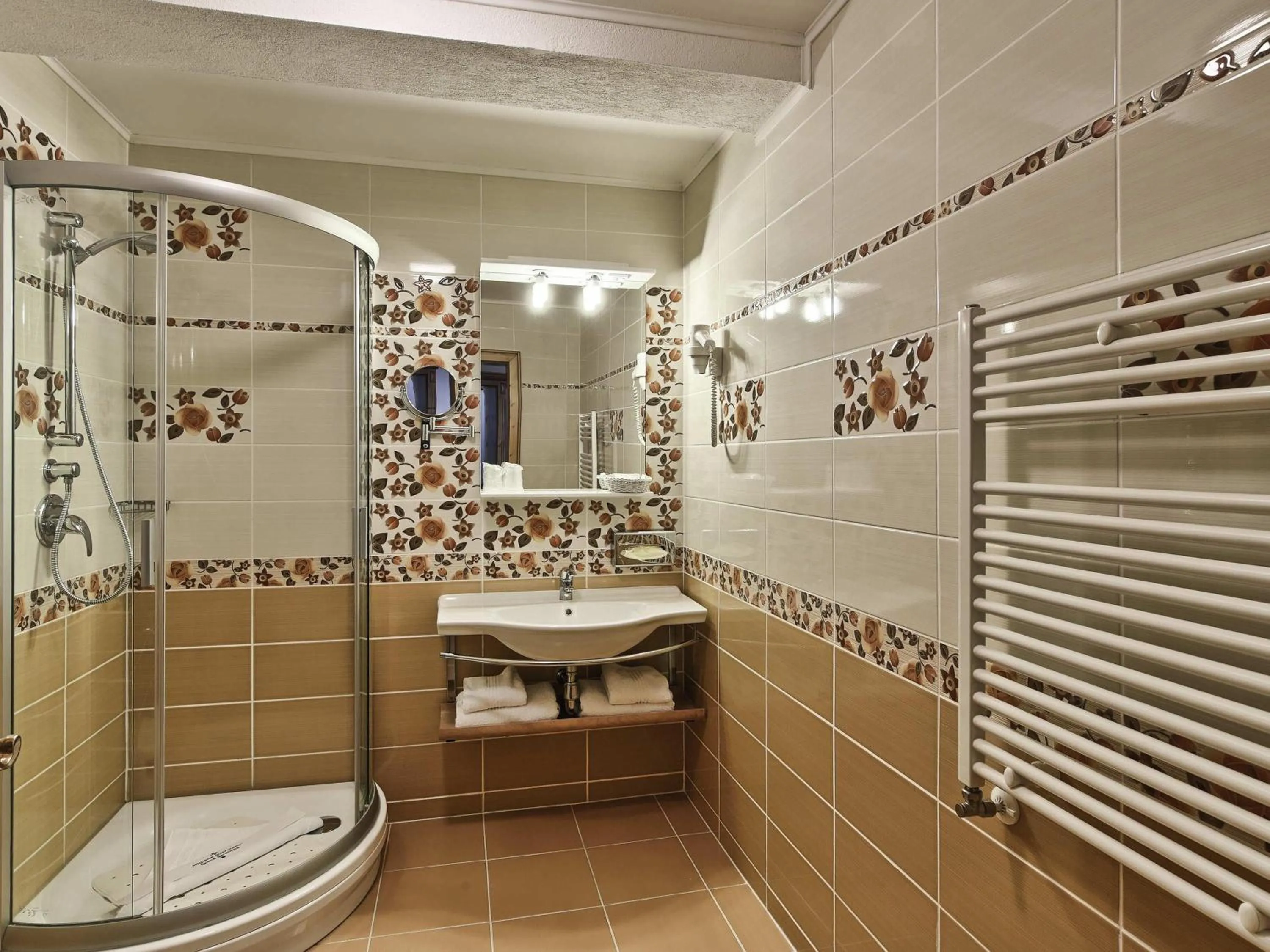 Bedroom in Mercure Sighisoara Binderbubi Hotel & Spa