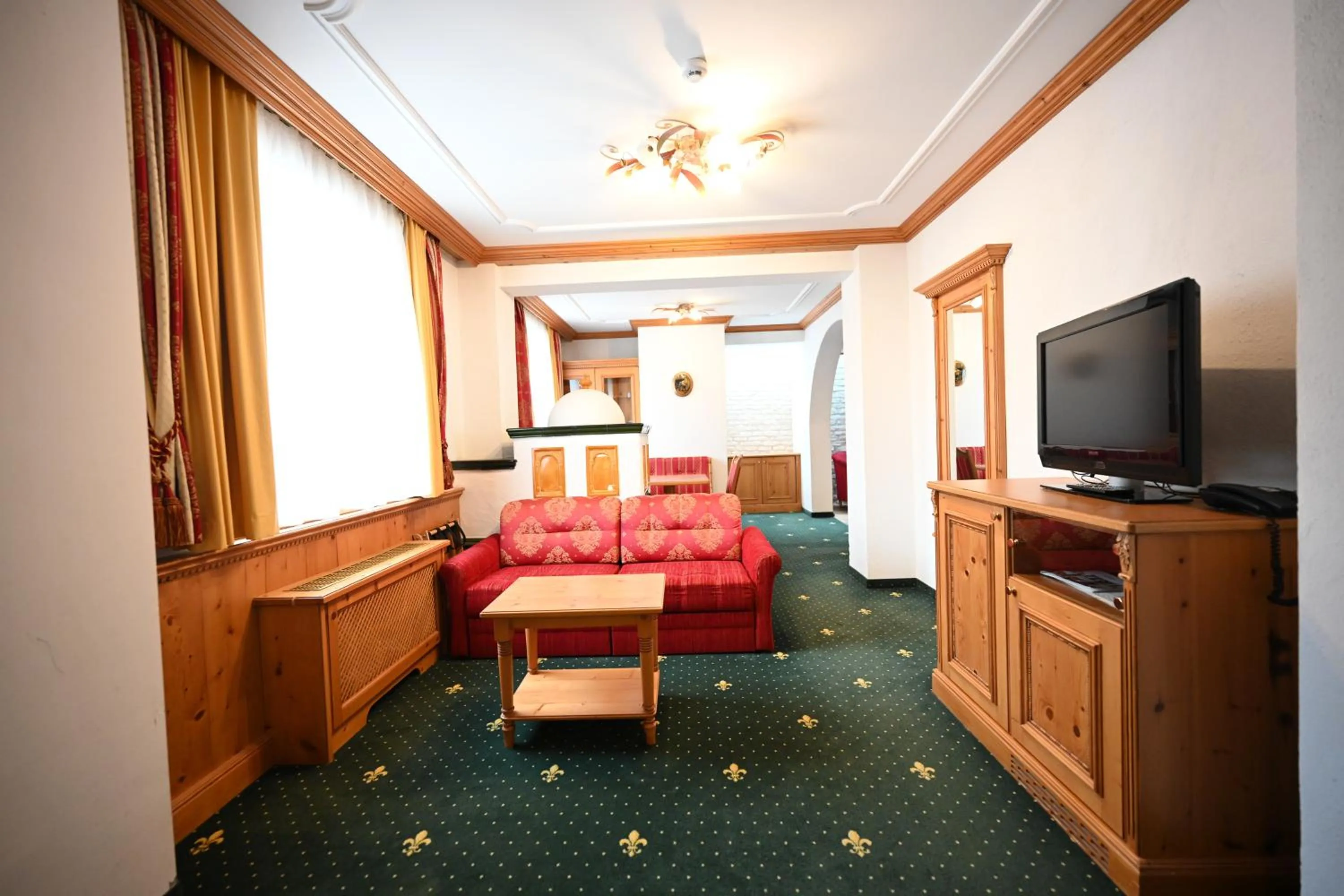 Living room, Bed in Mercure Sighisoara Binderbubi Hotel & Spa