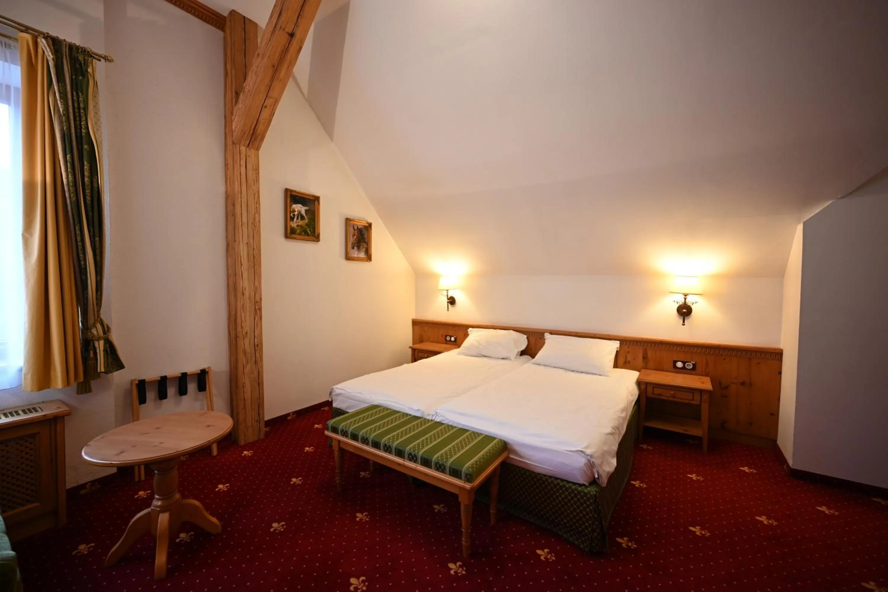 Photo of the whole room, Bed in Mercure Sighisoara Binderbubi Hotel & Spa