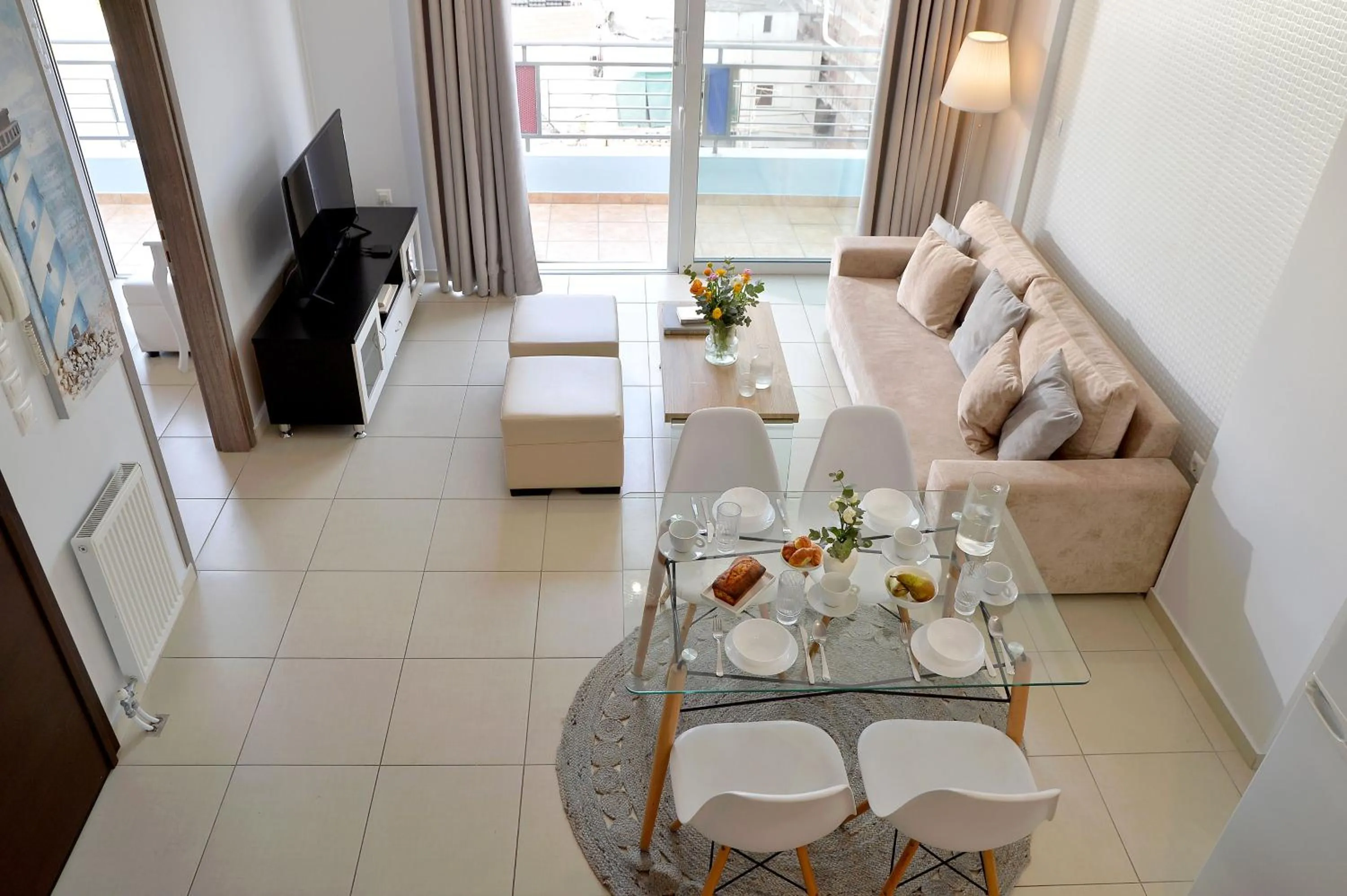 Communal lounge/ TV room in Alekos Apartments 1 - Νetflix & Comfort