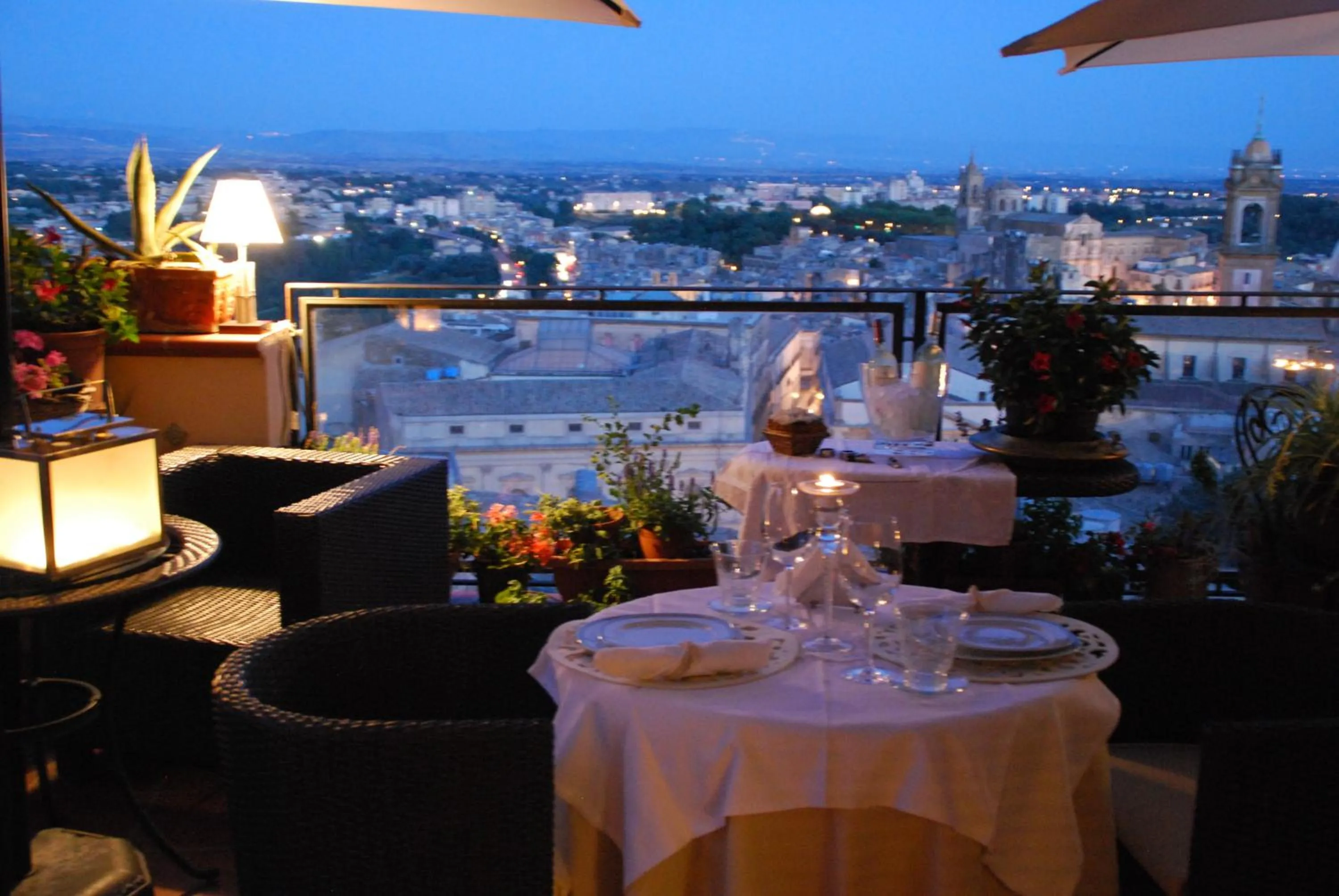 Balcony/Terrace in Casa tipica siciliana patronale home BedandBreakfast TreMetriSoprailCielo Camere con vista, colazione interna in terrazzo panoramico